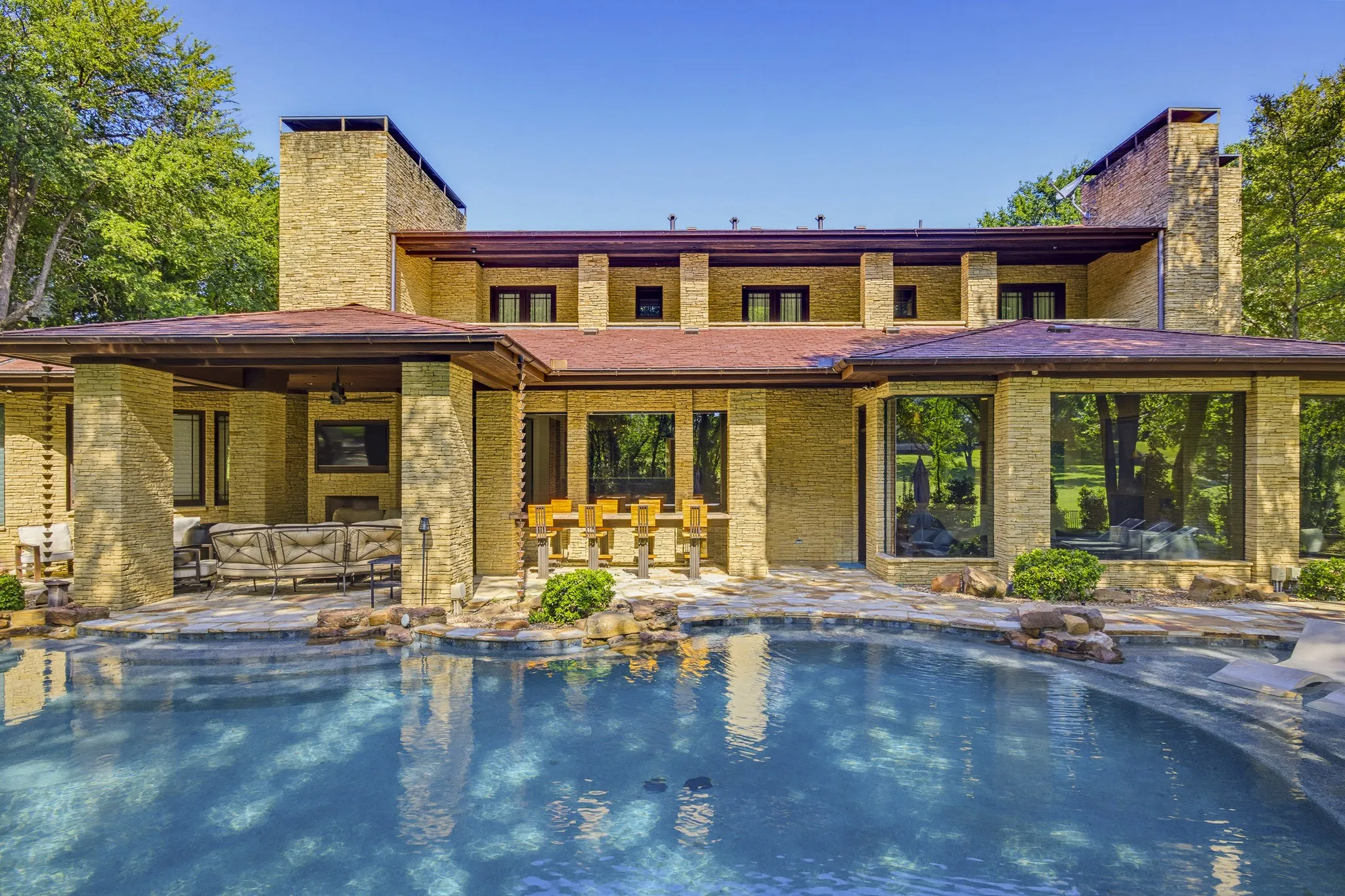 Single Family Residence For Sale in Tarrant County , 6816 Oak Hill Drive, Fort Worth, Texas 76132, 4 Bedroom, 5 Bathroom, 4 Garage spaces, 6,925 Sqft, built in 2001, mls#21326276, Real Estate Agent in Fort Worth, Homes For Sale in Tarrant county, Homes For Sale in Fort Worth, Realtor in Fort Worth Texas, Real Estate Brokerage Independent Realty Texas, Luminita Cordes Realtor