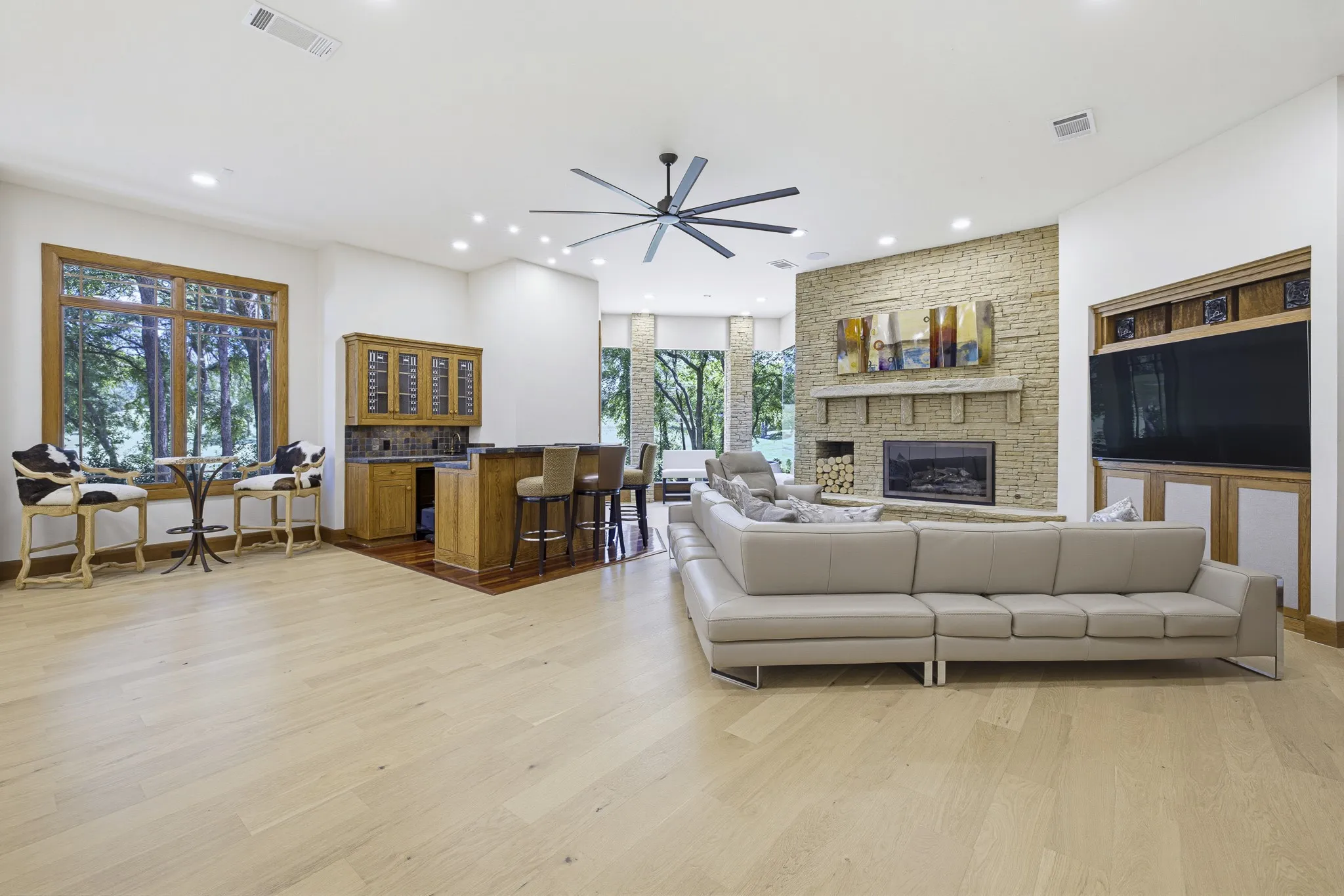Single Family Residence For Sale in Tarrant County , 6816 Oak Hill Drive, Fort Worth, Texas 76132, 4 Bedroom, 5 Bathroom, 4 Garage spaces, 6,925 Sqft, built in 2001, mls#21326276, Real Estate Agent in Fort Worth, Homes For Sale in Tarrant county, Homes For Sale in Fort Worth, Realtor in Fort Worth Texas, Real Estate Brokerage Independent Realty Texas, Luminita Cordes Realtor
