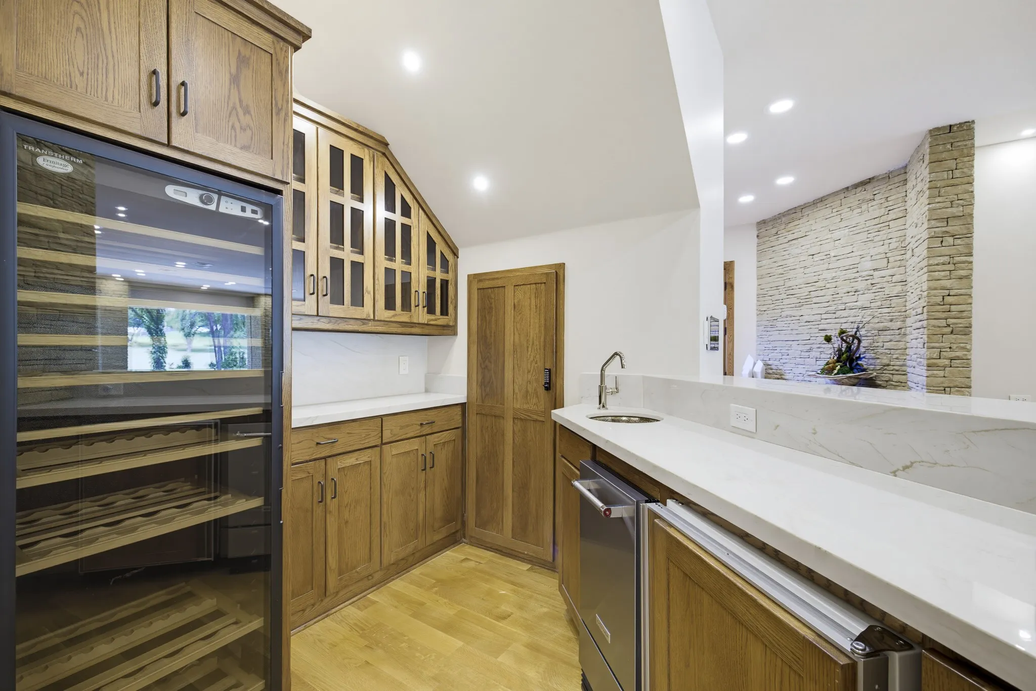 Single Family Residence For Sale in Tarrant County , 6816 Oak Hill Drive, Fort Worth, Texas 76132, 4 Bedroom, 5 Bathroom, 4 Garage spaces, 6,925 Sqft, built in 2001, mls#21326276, Real Estate Agent in Fort Worth, Homes For Sale in Tarrant county, Homes For Sale in Fort Worth, Realtor in Fort Worth Texas, Real Estate Brokerage Independent Realty Texas, Luminita Cordes Realtor