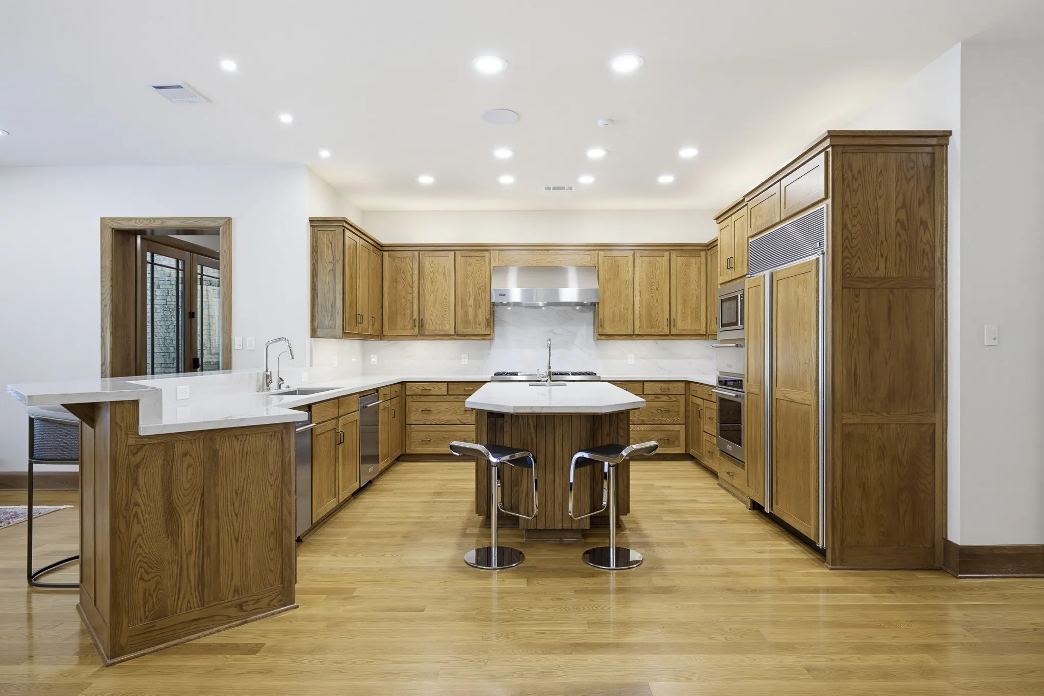 Single Family Residence For Sale in Tarrant County , 6816 Oak Hill Drive, Fort Worth, Texas 76132, 4 Bedroom, 5 Bathroom, 4 Garage spaces, 6,925 Sqft, built in 2001, mls#21326276, Real Estate Agent in Fort Worth, Homes For Sale in Tarrant county, Homes For Sale in Fort Worth, Realtor in Fort Worth Texas, Real Estate Brokerage Independent Realty Texas, Luminita Cordes Realtor