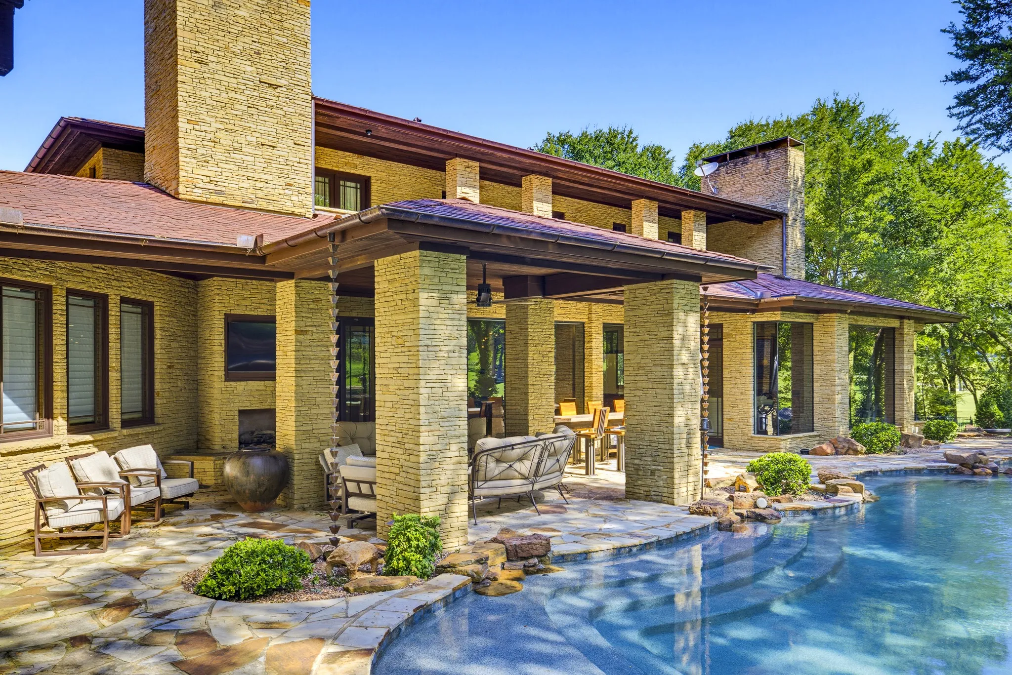 Single Family Residence For Sale in Tarrant County , 6816 Oak Hill Drive, Fort Worth, Texas 76132, 4 Bedroom, 5 Bathroom, 4 Garage spaces, 6,925 Sqft, built in 2001, mls#21326276, Real Estate Agent in Fort Worth, Homes For Sale in Tarrant county, Homes For Sale in Fort Worth, Realtor in Fort Worth Texas, Real Estate Brokerage Independent Realty Texas, Luminita Cordes Realtor
