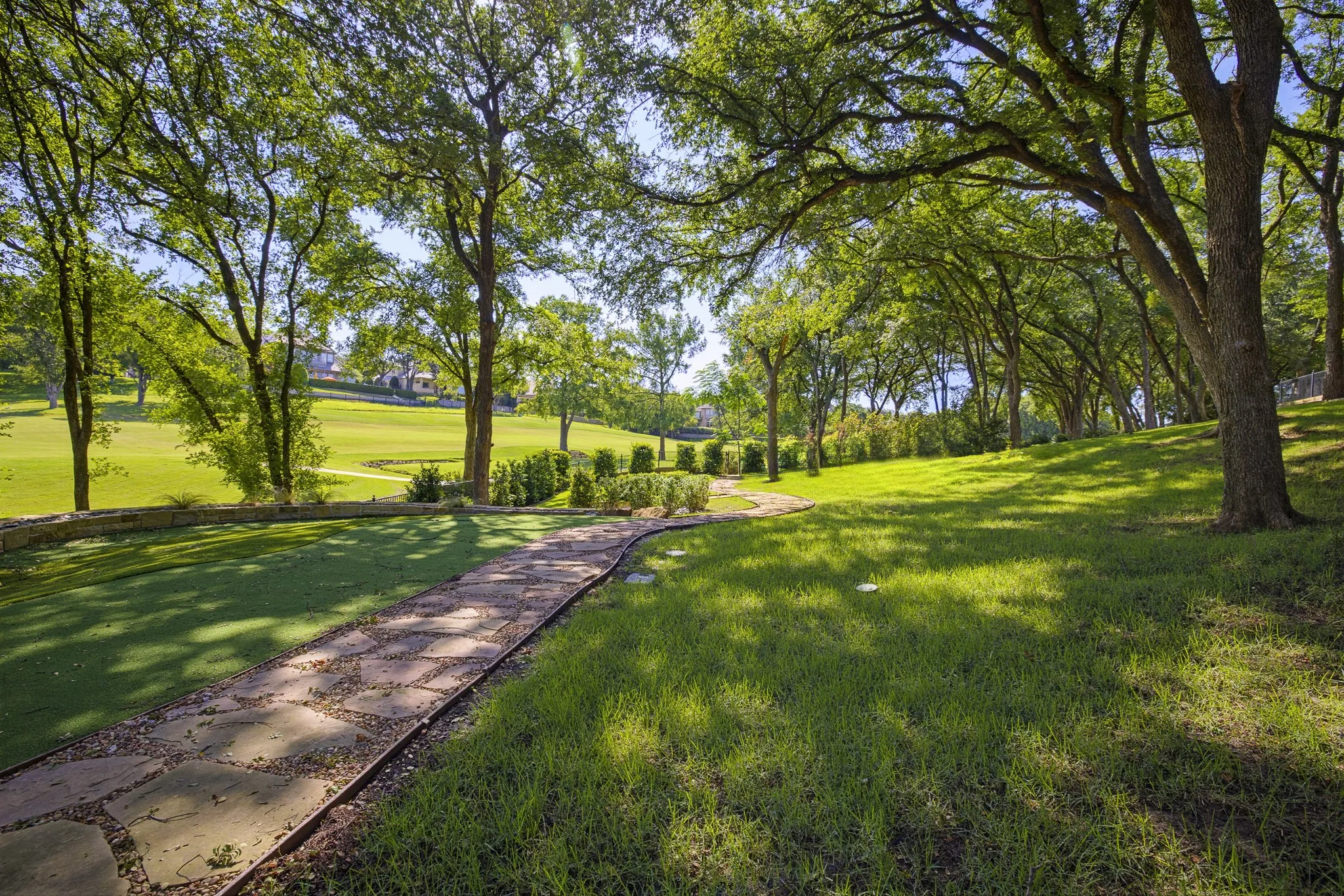 Single Family Residence For Sale in Tarrant County , 6816 Oak Hill Drive, Fort Worth, Texas 76132, 4 Bedroom, 5 Bathroom, 4 Garage spaces, 6,925 Sqft, built in 2001, mls#21326276, Real Estate Agent in Fort Worth, Homes For Sale in Tarrant county, Homes For Sale in Fort Worth, Realtor in Fort Worth Texas, Real Estate Brokerage Independent Realty Texas, Luminita Cordes Realtor