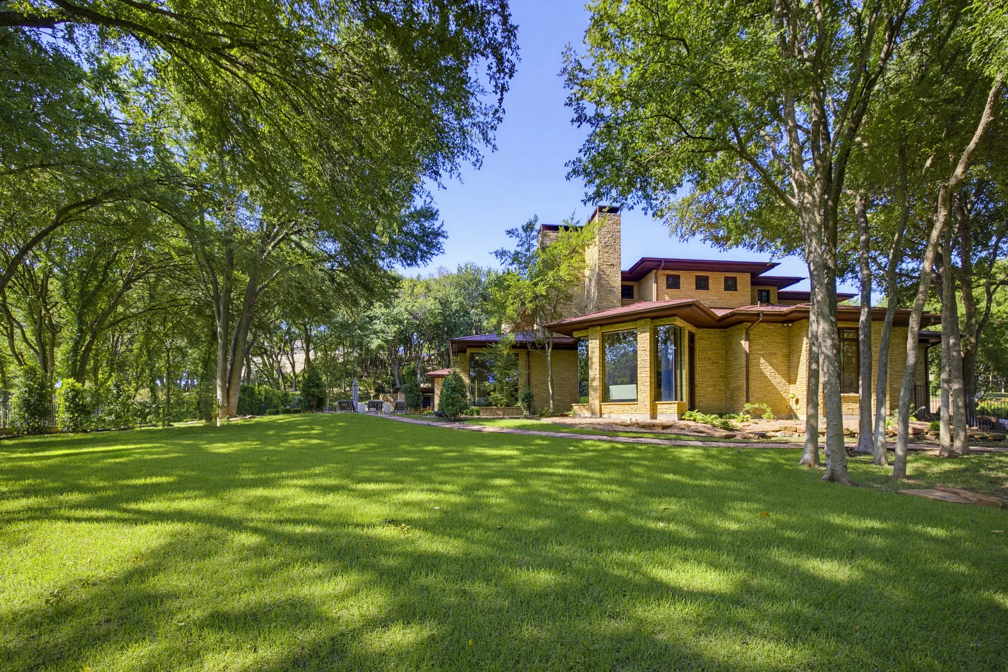 Single Family Residence For Sale in Tarrant County , 6816 Oak Hill Drive, Fort Worth, Texas 76132, 4 Bedroom, 5 Bathroom, 4 Garage spaces, 6,925 Sqft, built in 2001, mls#21326276, Real Estate Agent in Fort Worth, Homes For Sale in Tarrant county, Homes For Sale in Fort Worth, Realtor in Fort Worth Texas, Real Estate Brokerage Independent Realty Texas, Luminita Cordes Realtor