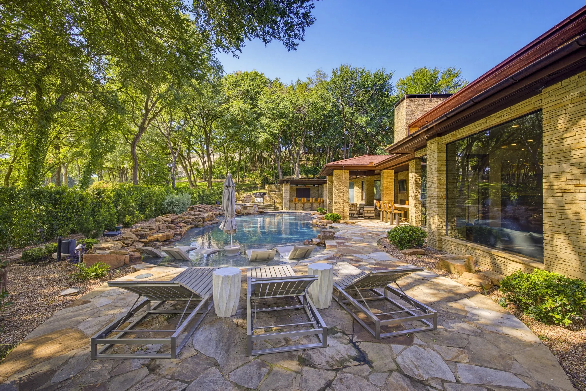 Single Family Residence For Sale in Tarrant County , 6816 Oak Hill Drive, Fort Worth, Texas 76132, 4 Bedroom, 5 Bathroom, 4 Garage spaces, 6,925 Sqft, built in 2001, mls#21326276, Real Estate Agent in Fort Worth, Homes For Sale in Tarrant county, Homes For Sale in Fort Worth, Realtor in Fort Worth Texas, Real Estate Brokerage Independent Realty Texas, Luminita Cordes Realtor