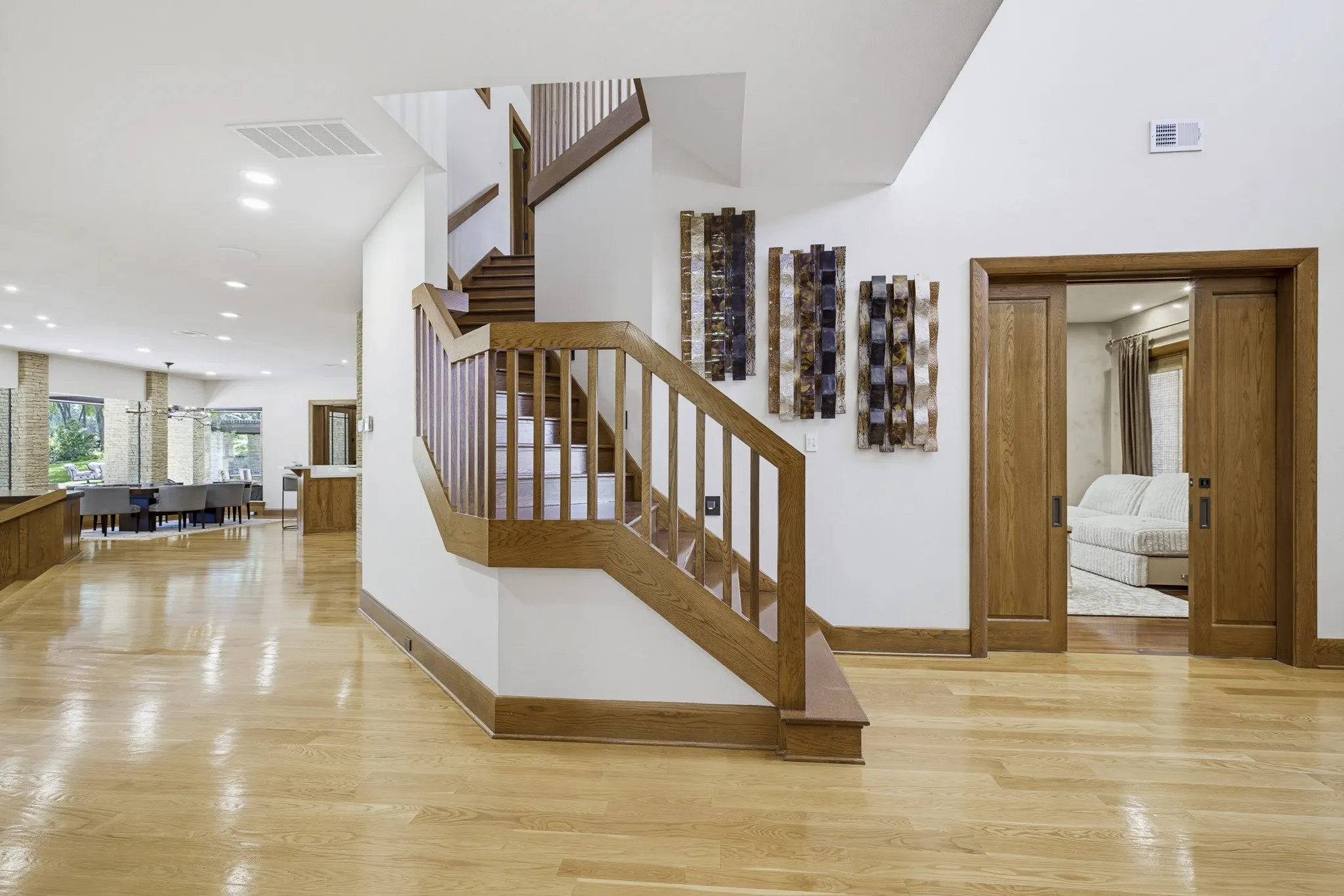 Single Family Residence For Sale in Tarrant County , 6816 Oak Hill Drive, Fort Worth, Texas 76132, 4 Bedroom, 5 Bathroom, 4 Garage spaces, 6,925 Sqft, built in 2001, mls#21326276, Real Estate Agent in Fort Worth, Homes For Sale in Tarrant county, Homes For Sale in Fort Worth, Realtor in Fort Worth Texas, Real Estate Brokerage Independent Realty Texas, Luminita Cordes Realtor