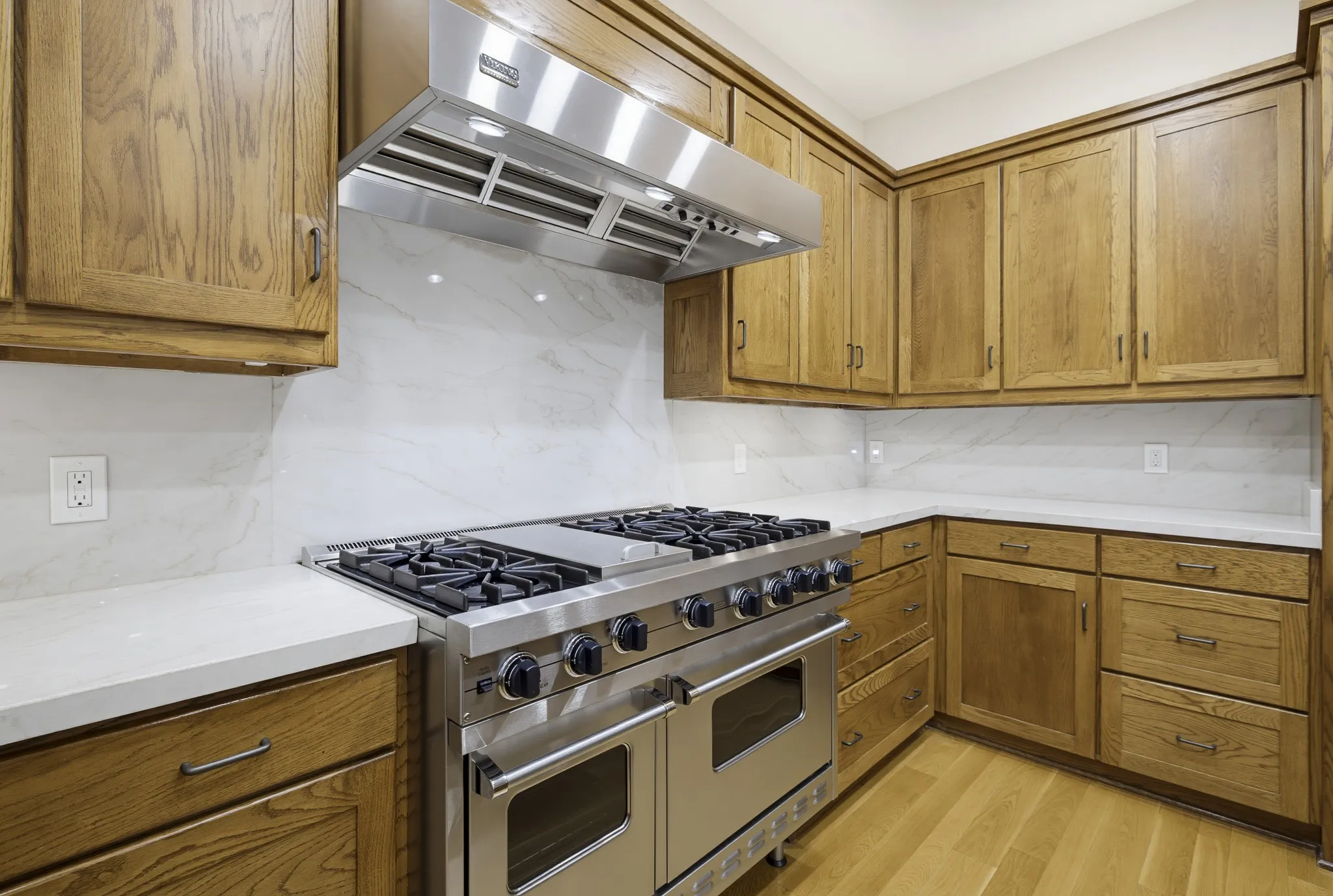 Single Family Residence For Sale in Tarrant County , 6816 Oak Hill Drive, Fort Worth, Texas 76132, 4 Bedroom, 5 Bathroom, 4 Garage spaces, 6,925 Sqft, built in 2001, mls#21326276, Real Estate Agent in Fort Worth, Homes For Sale in Tarrant county, Homes For Sale in Fort Worth, Realtor in Fort Worth Texas, Real Estate Brokerage Independent Realty Texas, Luminita Cordes Realtor