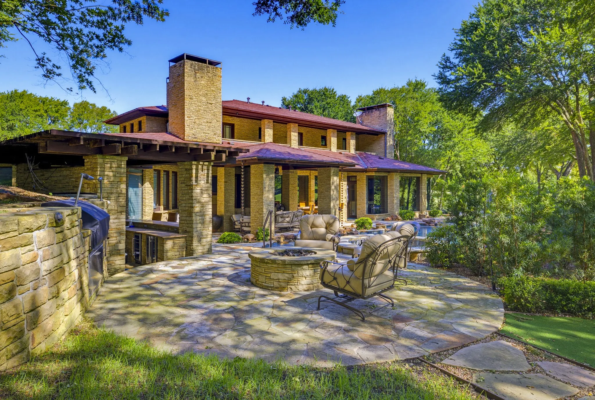 Single Family Residence For Sale in Tarrant County , 6816 Oak Hill Drive, Fort Worth, Texas 76132, 4 Bedroom, 5 Bathroom, 4 Garage spaces, 6,925 Sqft, built in 2001, mls#21326276, Real Estate Agent in Fort Worth, Homes For Sale in Tarrant county, Homes For Sale in Fort Worth, Realtor in Fort Worth Texas, Real Estate Brokerage Independent Realty Texas, Luminita Cordes Realtor