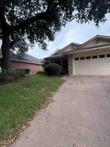 Single Family Residence For Sale in Washington (TX) County , 303 Scenic Brook Street, Brenham, Texas 77833, 3 Bedroom, 2 Bathroom, 2 Garage spaces, 1,409 Sqft, built in 1986, mls#21330928, Real Estate Agent in Brenham, Homes For Sale in Washington (TX) county, Homes For Sale in Brenham, Realtor in Brenham Texas, Real Estate Brokerage Independent Realty Texas, Luminita Cordes Realtor