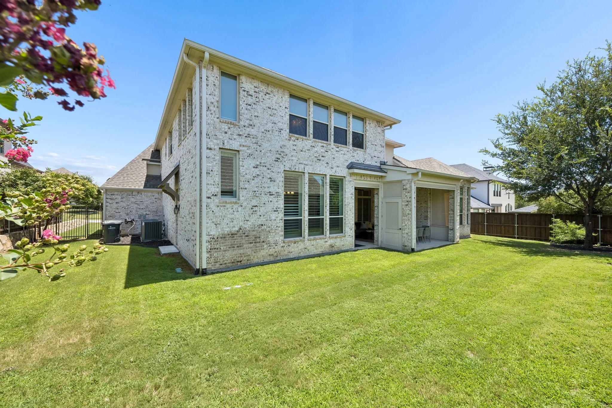 Single Family Residence For Sale in Collin County , 811 Shackleford Lane, Prosper, Texas 75078, 5 Bedroom, 8 Bathroom, 4 Garage spaces, 5,516 Sqft, built in 2018, mls#21329954, Real Estate Agent in Prosper, Homes For Sale in Collin county, Homes For Sale in Prosper, Realtor in Prosper Texas, Real Estate Brokerage Independent Realty Texas, Luminita Cordes Realtor