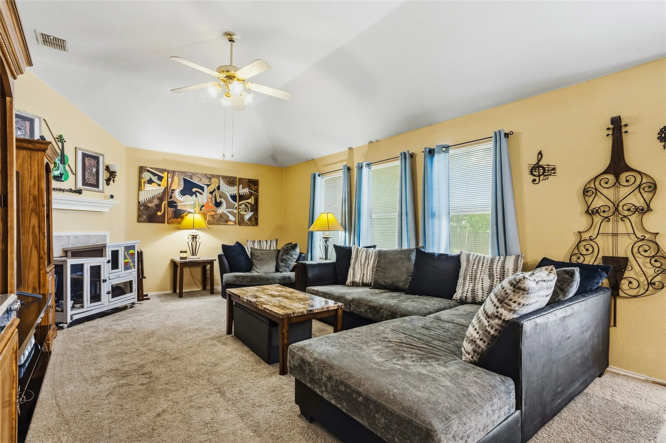 Single Family Residence For Sale in Tarrant County , 1320 Cattle Crossing Drive, Fort Worth, Texas 76131, 4 Bedroom, 2 Bathroom, 2 Garage spaces, 2,237 Sqft, built in 2002, mls#21330885, Real Estate Agent in Fort Worth, Homes For Sale in Tarrant county, Homes For Sale in Fort Worth, Realtor in Fort Worth Texas, Real Estate Brokerage Independent Realty Texas, Luminita Cordes Realtor