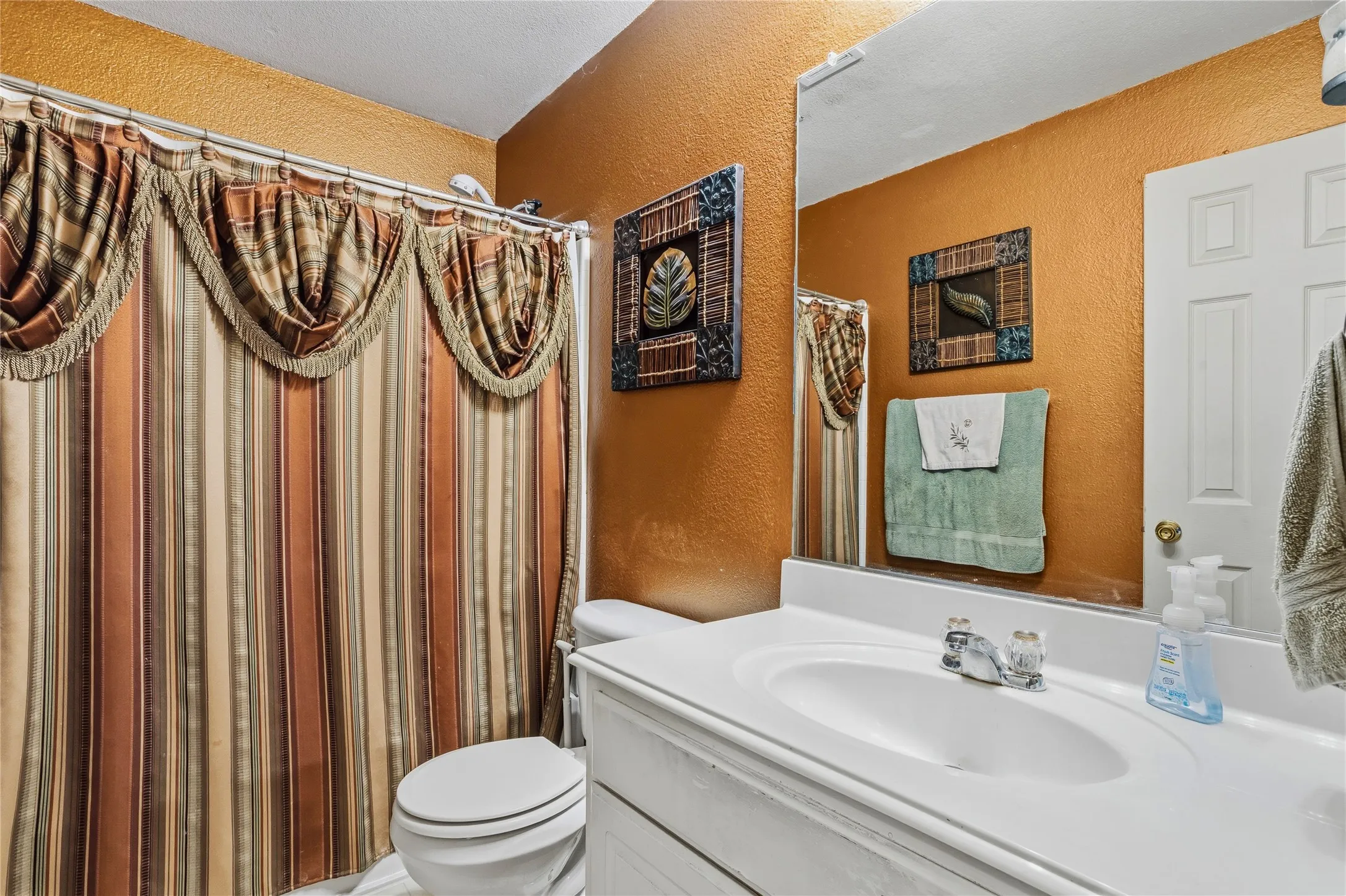 Single Family Residence For Sale in Tarrant County , 1320 Cattle Crossing Drive, Fort Worth, Texas 76131, 4 Bedroom, 2 Bathroom, 2 Garage spaces, 2,237 Sqft, built in 2002, mls#21330885, Real Estate Agent in Fort Worth, Homes For Sale in Tarrant county, Homes For Sale in Fort Worth, Realtor in Fort Worth Texas, Real Estate Brokerage Independent Realty Texas, Luminita Cordes Realtor