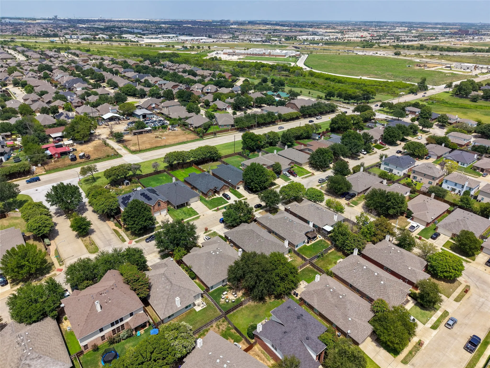 Single Family Residence For Sale in Tarrant County , 1320 Cattle Crossing Drive, Fort Worth, Texas 76131, 4 Bedroom, 2 Bathroom, 2 Garage spaces, 2,237 Sqft, built in 2002, mls#21330885, Real Estate Agent in Fort Worth, Homes For Sale in Tarrant county, Homes For Sale in Fort Worth, Realtor in Fort Worth Texas, Real Estate Brokerage Independent Realty Texas, Luminita Cordes Realtor