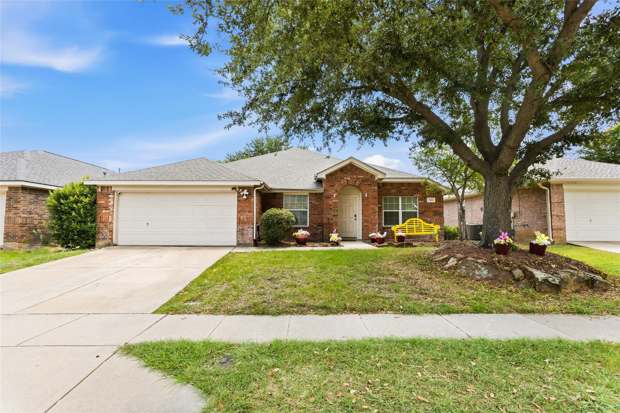 Single Family Residence For Sale in Tarrant County , 1320 Cattle Crossing Drive, Fort Worth, Texas 76131, 4 Bedroom, 2 Bathroom, 2 Garage spaces, 2,237 Sqft, built in 2002, mls#21330885, Real Estate Agent in Fort Worth, Homes For Sale in Tarrant county, Homes For Sale in Fort Worth, Realtor in Fort Worth Texas, Real Estate Brokerage Independent Realty Texas, Luminita Cordes Realtor
