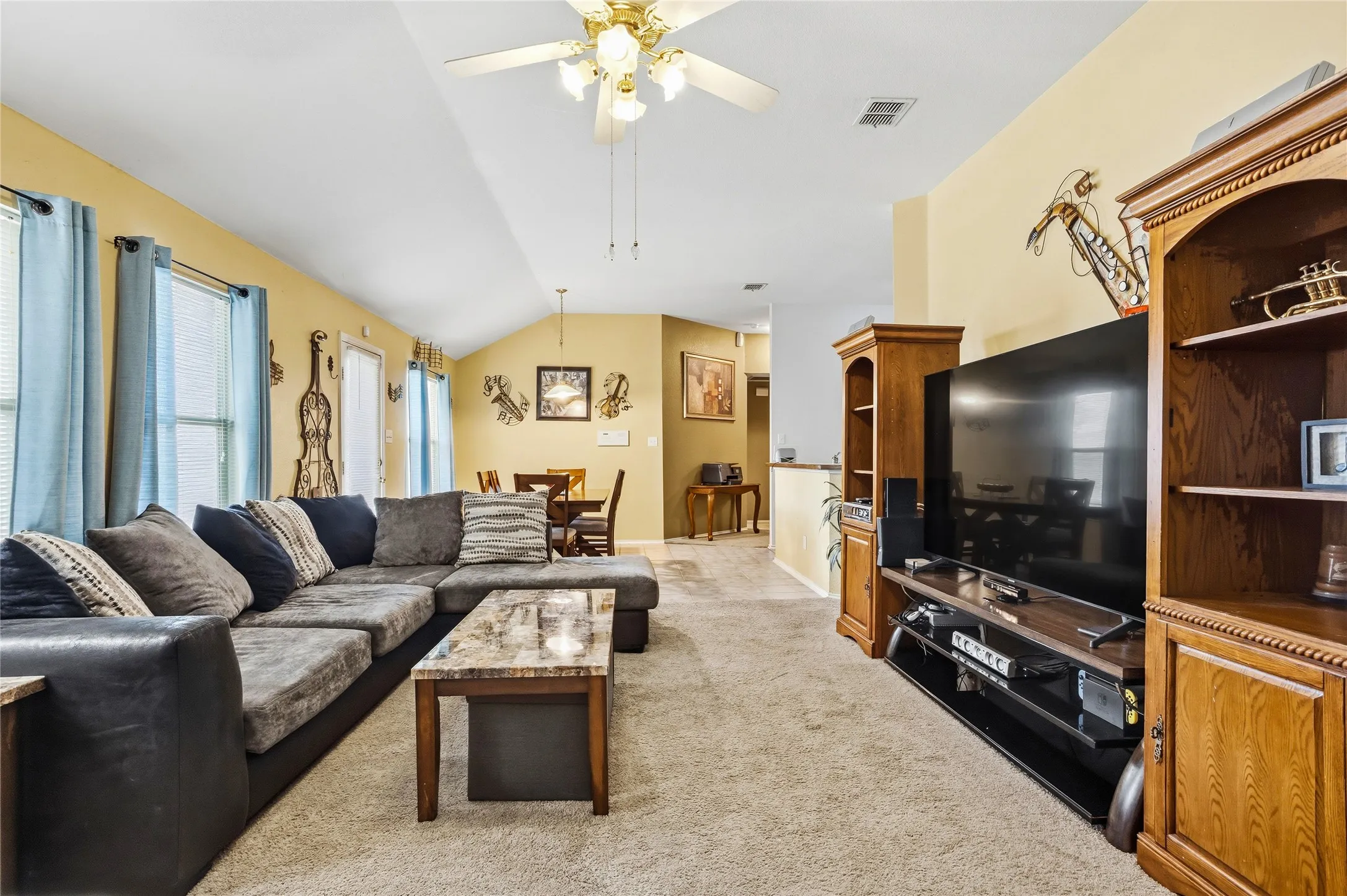 Single Family Residence For Sale in Tarrant County , 1320 Cattle Crossing Drive, Fort Worth, Texas 76131, 4 Bedroom, 2 Bathroom, 2 Garage spaces, 2,237 Sqft, built in 2002, mls#21330885, Real Estate Agent in Fort Worth, Homes For Sale in Tarrant county, Homes For Sale in Fort Worth, Realtor in Fort Worth Texas, Real Estate Brokerage Independent Realty Texas, Luminita Cordes Realtor
