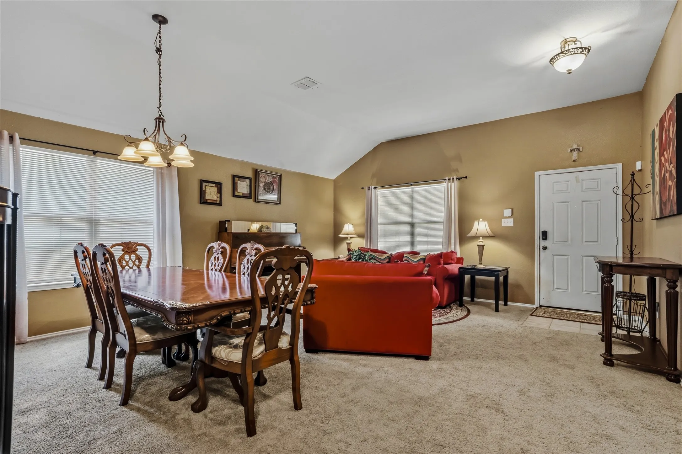 Single Family Residence For Sale in Tarrant County , 1320 Cattle Crossing Drive, Fort Worth, Texas 76131, 4 Bedroom, 2 Bathroom, 2 Garage spaces, 2,237 Sqft, built in 2002, mls#21330885, Real Estate Agent in Fort Worth, Homes For Sale in Tarrant county, Homes For Sale in Fort Worth, Realtor in Fort Worth Texas, Real Estate Brokerage Independent Realty Texas, Luminita Cordes Realtor
