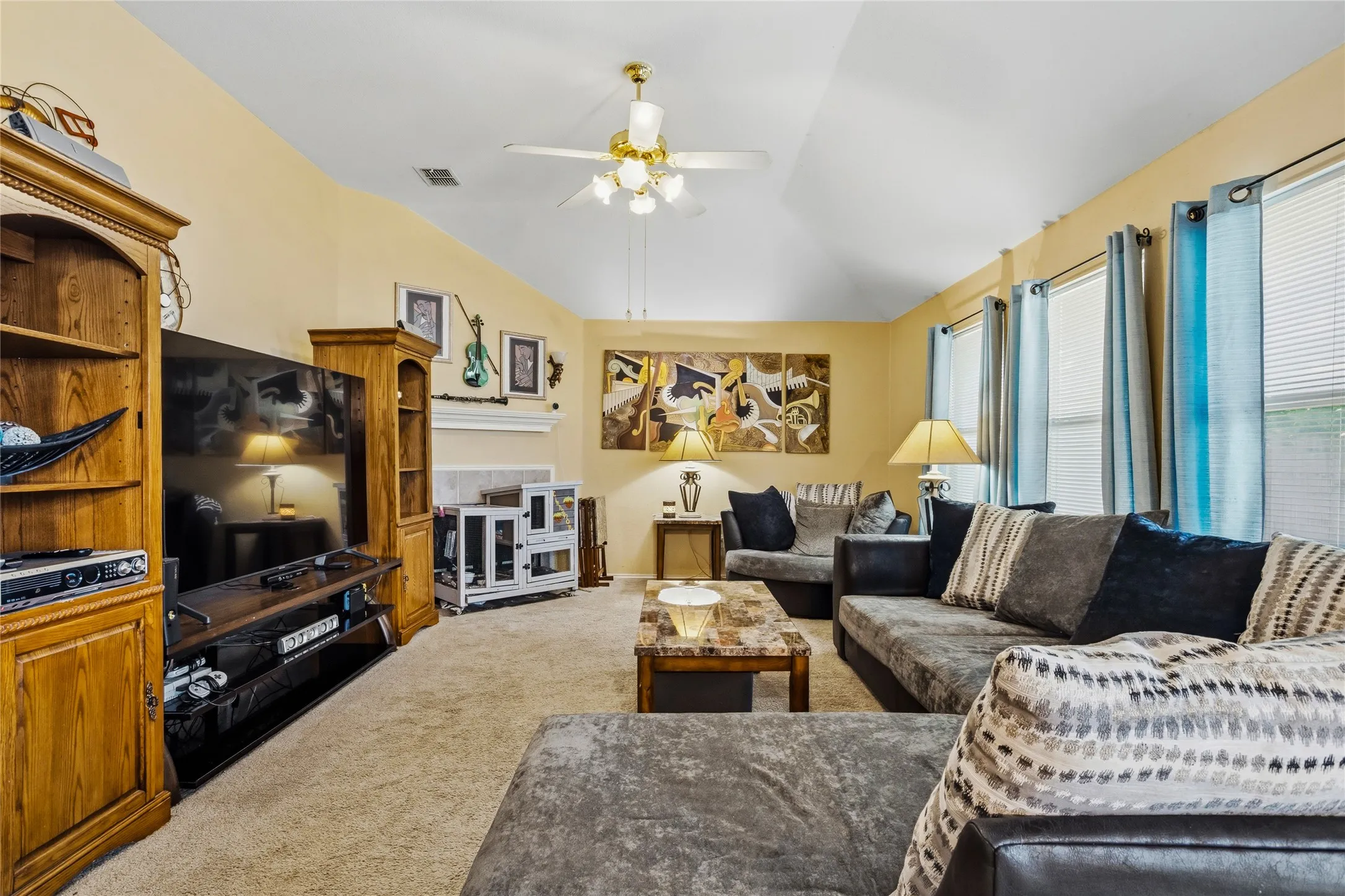 Single Family Residence For Sale in Tarrant County , 1320 Cattle Crossing Drive, Fort Worth, Texas 76131, 4 Bedroom, 2 Bathroom, 2 Garage spaces, 2,237 Sqft, built in 2002, mls#21330885, Real Estate Agent in Fort Worth, Homes For Sale in Tarrant county, Homes For Sale in Fort Worth, Realtor in Fort Worth Texas, Real Estate Brokerage Independent Realty Texas, Luminita Cordes Realtor