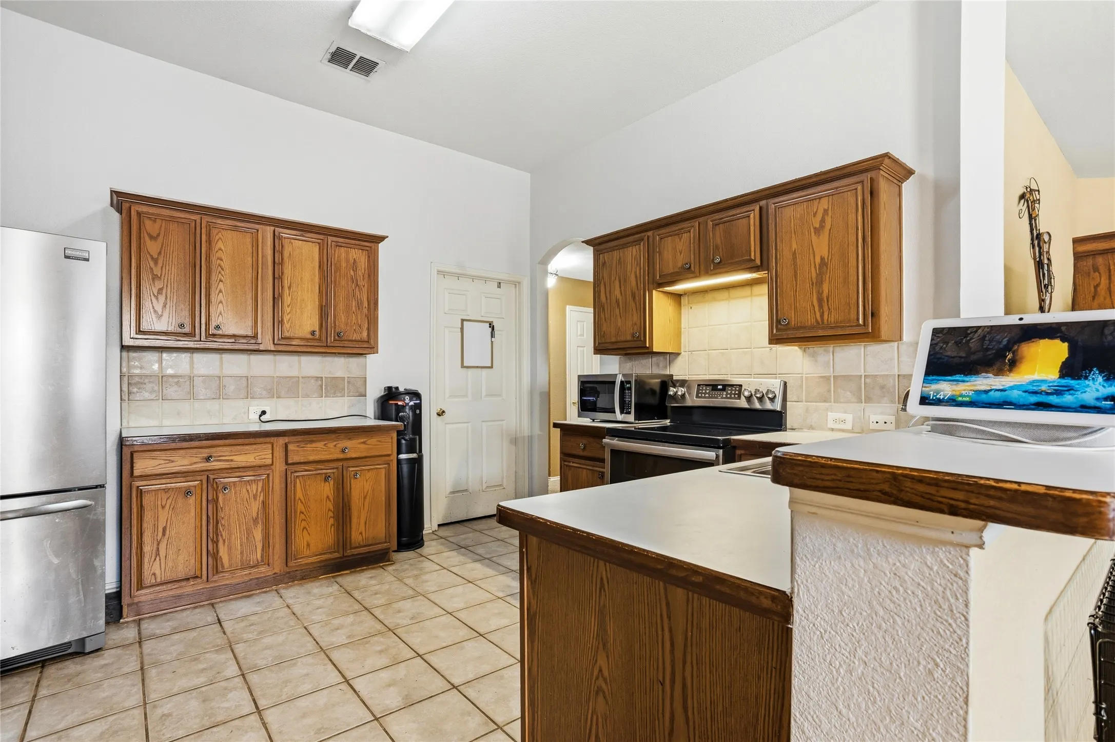 Single Family Residence For Sale in Tarrant County , 1320 Cattle Crossing Drive, Fort Worth, Texas 76131, 4 Bedroom, 2 Bathroom, 2 Garage spaces, 2,237 Sqft, built in 2002, mls#21330885, Real Estate Agent in Fort Worth, Homes For Sale in Tarrant county, Homes For Sale in Fort Worth, Realtor in Fort Worth Texas, Real Estate Brokerage Independent Realty Texas, Luminita Cordes Realtor