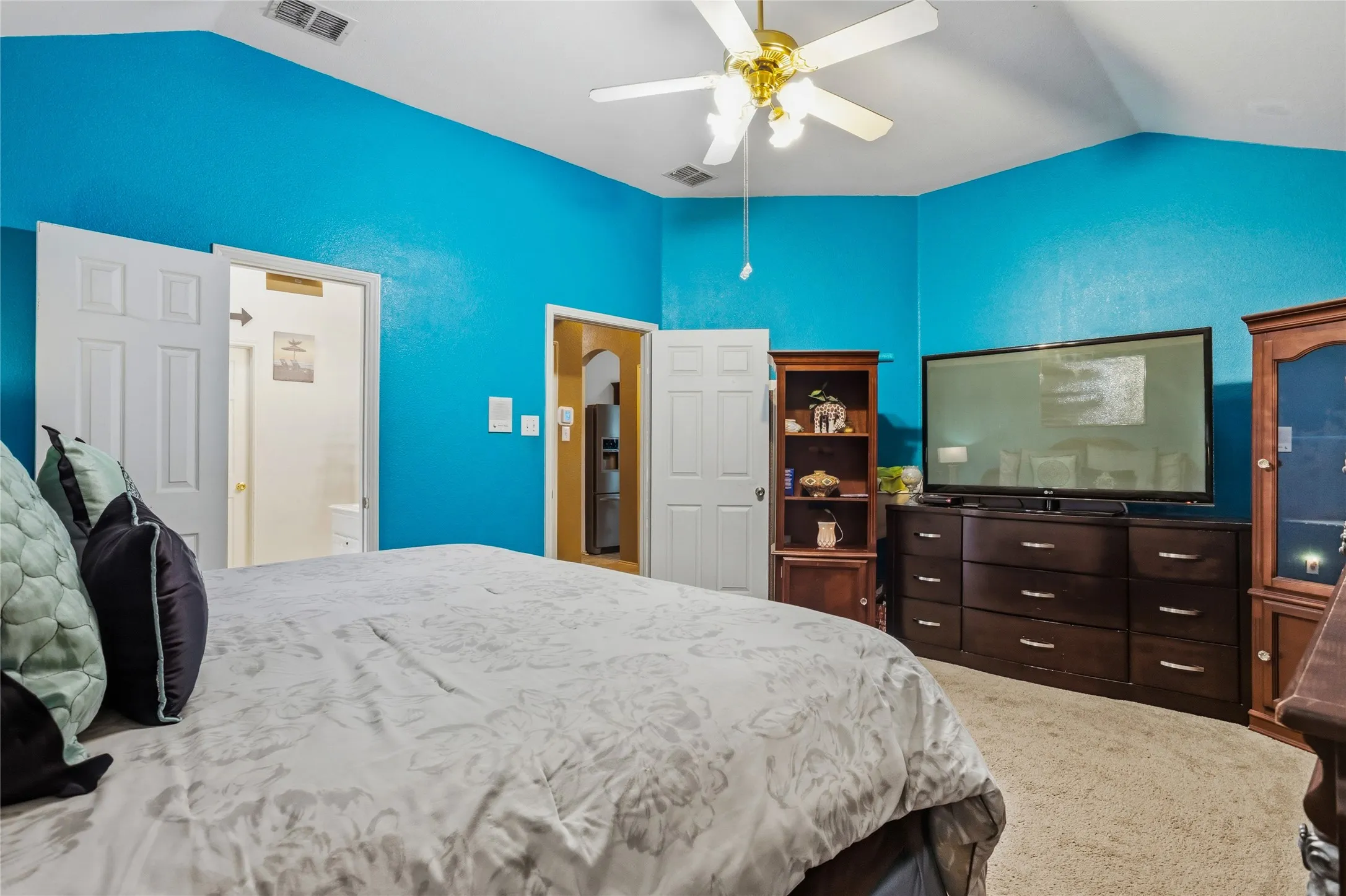 Single Family Residence For Sale in Tarrant County , 1320 Cattle Crossing Drive, Fort Worth, Texas 76131, 4 Bedroom, 2 Bathroom, 2 Garage spaces, 2,237 Sqft, built in 2002, mls#21330885, Real Estate Agent in Fort Worth, Homes For Sale in Tarrant county, Homes For Sale in Fort Worth, Realtor in Fort Worth Texas, Real Estate Brokerage Independent Realty Texas, Luminita Cordes Realtor