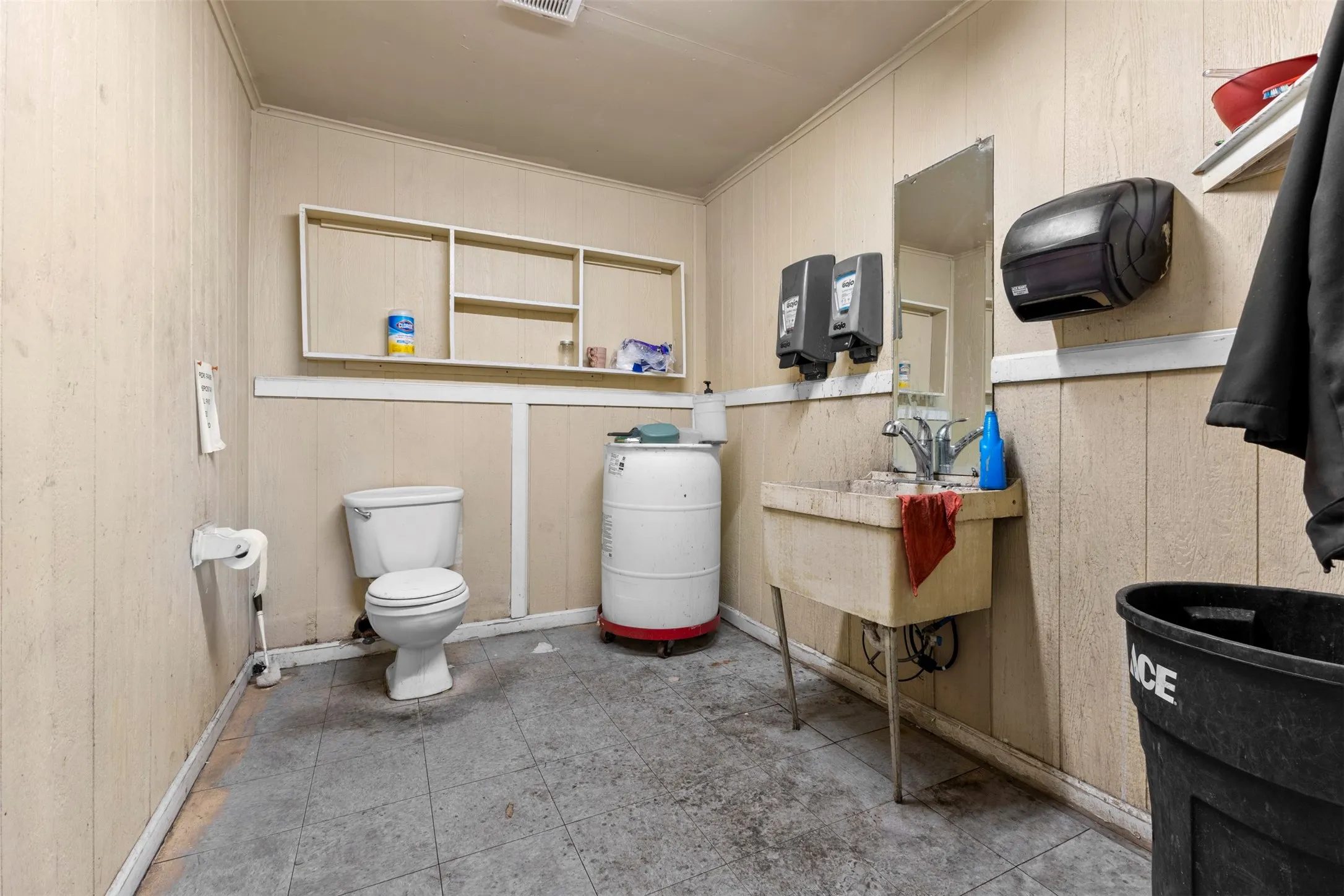 Industrial For Sale in Tarrant County , 6917 Russell Curry Road, Arlington, Texas 76001, 0, 0, Garage spaces, 0 Sqft, built in 1973, mls#21325981, Real Estate Agent in Arlington, Homes For Sale in Tarrant county, Homes For Sale in Arlington, Realtor in Arlington Texas, Real Estate Brokerage Independent Realty Texas, Luminita Cordes Realtor