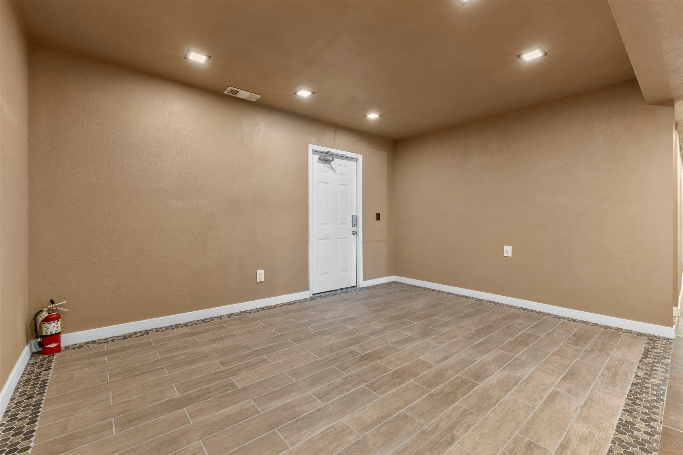 Industrial For Sale in Tarrant County , 6917 Russell Curry Road, Arlington, Texas 76001, 0, 0, Garage spaces, 0 Sqft, built in 1973, mls#21325981, Real Estate Agent in Arlington, Homes For Sale in Tarrant county, Homes For Sale in Arlington, Realtor in Arlington Texas, Real Estate Brokerage Independent Realty Texas, Luminita Cordes Realtor