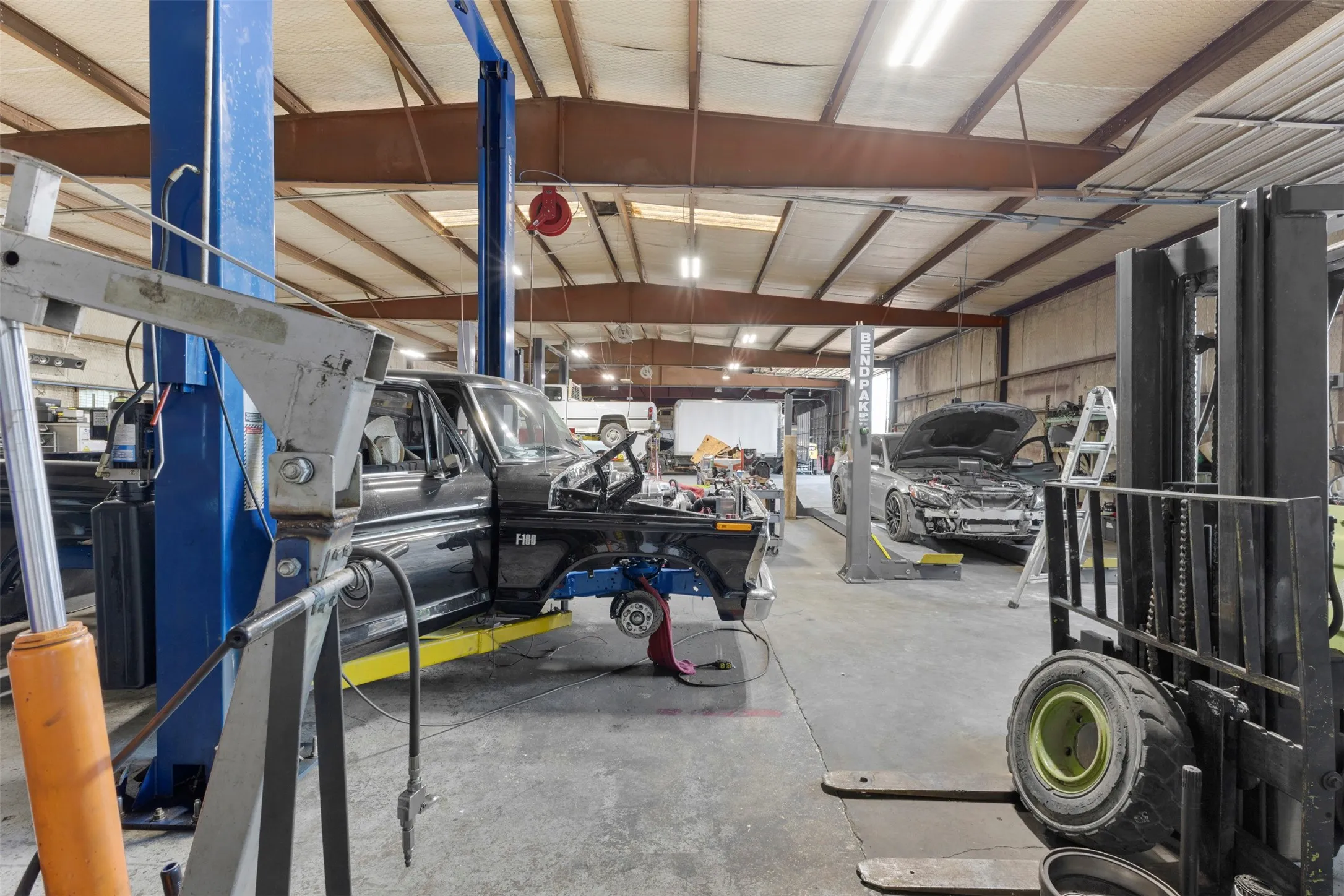 Industrial For Sale in Tarrant County , 6917 Russell Curry Road, Arlington, Texas 76001, 0, 0, Garage spaces, 0 Sqft, built in 1973, mls#21325981, Real Estate Agent in Arlington, Homes For Sale in Tarrant county, Homes For Sale in Arlington, Realtor in Arlington Texas, Real Estate Brokerage Independent Realty Texas, Luminita Cordes Realtor