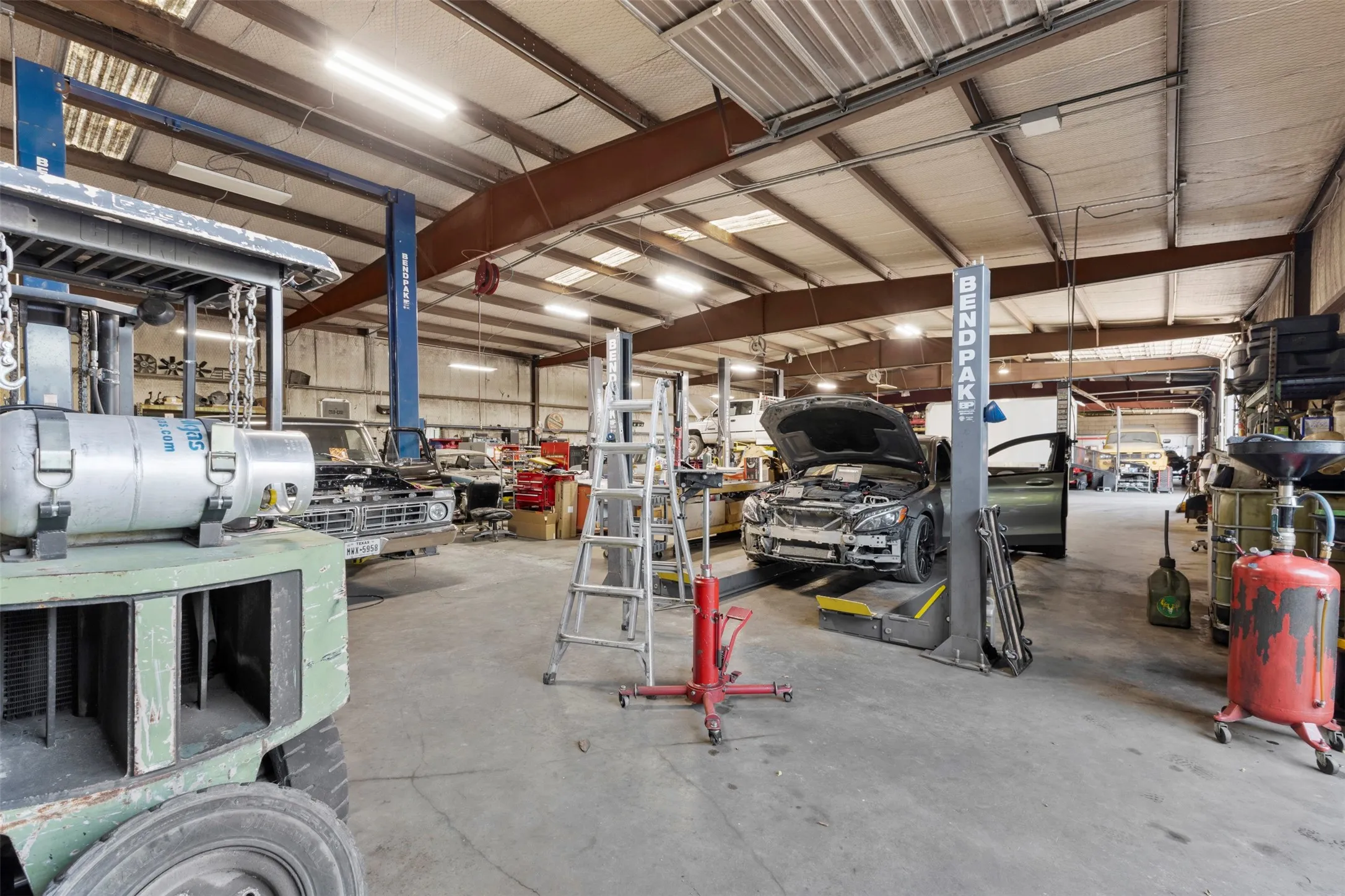 Industrial For Sale in Tarrant County , 6917 Russell Curry Road, Arlington, Texas 76001, 0, 0, Garage spaces, 0 Sqft, built in 1973, mls#21325981, Real Estate Agent in Arlington, Homes For Sale in Tarrant county, Homes For Sale in Arlington, Realtor in Arlington Texas, Real Estate Brokerage Independent Realty Texas, Luminita Cordes Realtor