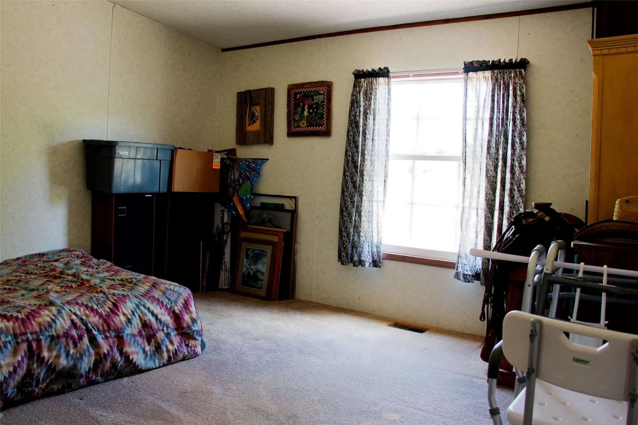 Large primary, with walk in closet