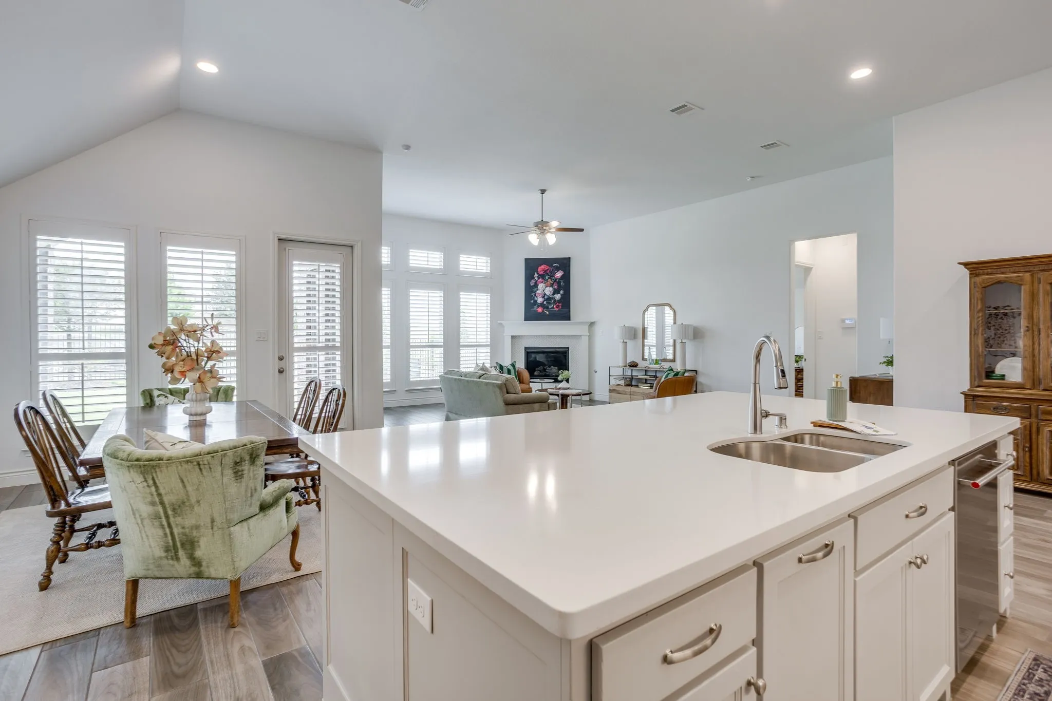 Single Family Residence For Sale in Tarrant County , 5705 Pope Creek Road, Fort Worth, Texas 76126, 4 Bedroom, 4 Bathroom, 2 Garage spaces, 2,806 Sqft, built in 2019, mls#21324310, Real Estate Agent in Fort Worth, Homes For Sale in Tarrant county, Homes For Sale in Fort Worth, Realtor in Fort Worth Texas, Real Estate Brokerage Independent Realty Texas, Luminita Cordes Realtor