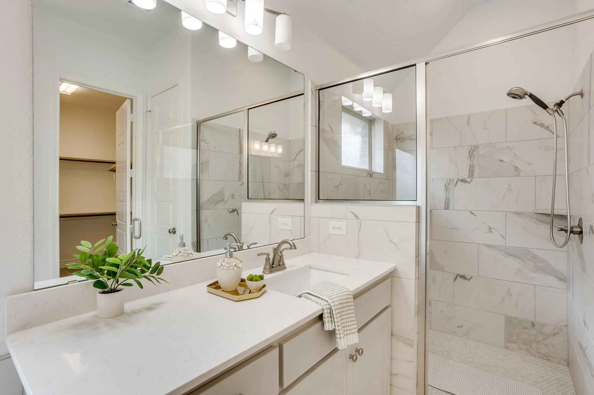 Single Family Residence For Sale in Tarrant County , 5705 Pope Creek Road, Fort Worth, Texas 76126, 4 Bedroom, 4 Bathroom, 2 Garage spaces, 2,806 Sqft, built in 2019, mls#21324310, Real Estate Agent in Fort Worth, Homes For Sale in Tarrant county, Homes For Sale in Fort Worth, Realtor in Fort Worth Texas, Real Estate Brokerage Independent Realty Texas, Luminita Cordes Realtor