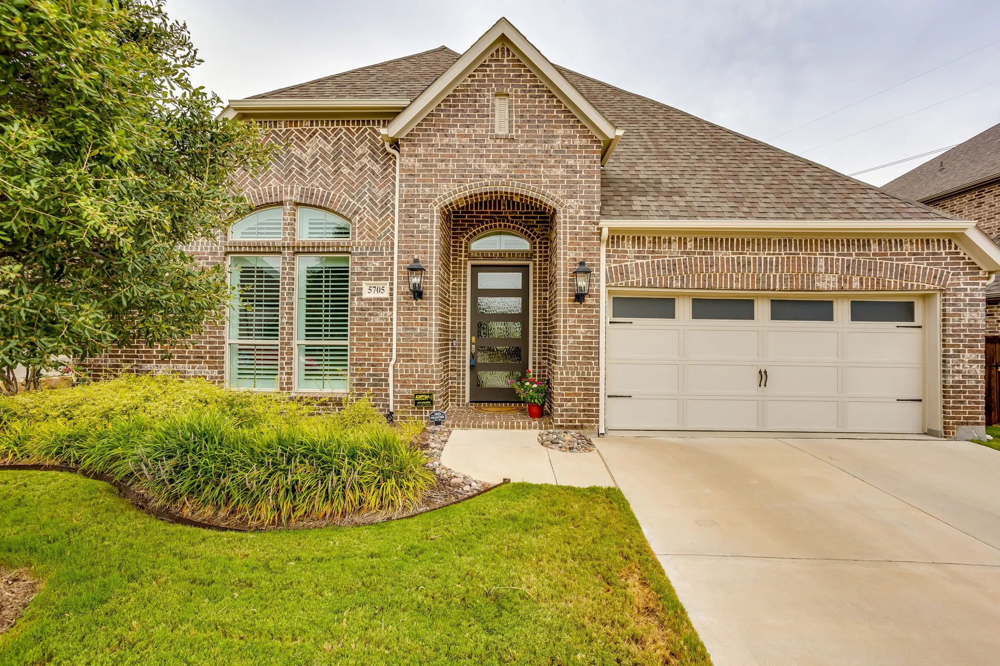 Single Family Residence For Sale in Tarrant County , 5705 Pope Creek Road, Fort Worth, Texas 76126, 4 Bedroom, 4 Bathroom, 2 Garage spaces, 2,806 Sqft, built in 2019, mls#21324310, Real Estate Agent in Fort Worth, Homes For Sale in Tarrant county, Homes For Sale in Fort Worth, Realtor in Fort Worth Texas, Real Estate Brokerage Independent Realty Texas, Luminita Cordes Realtor