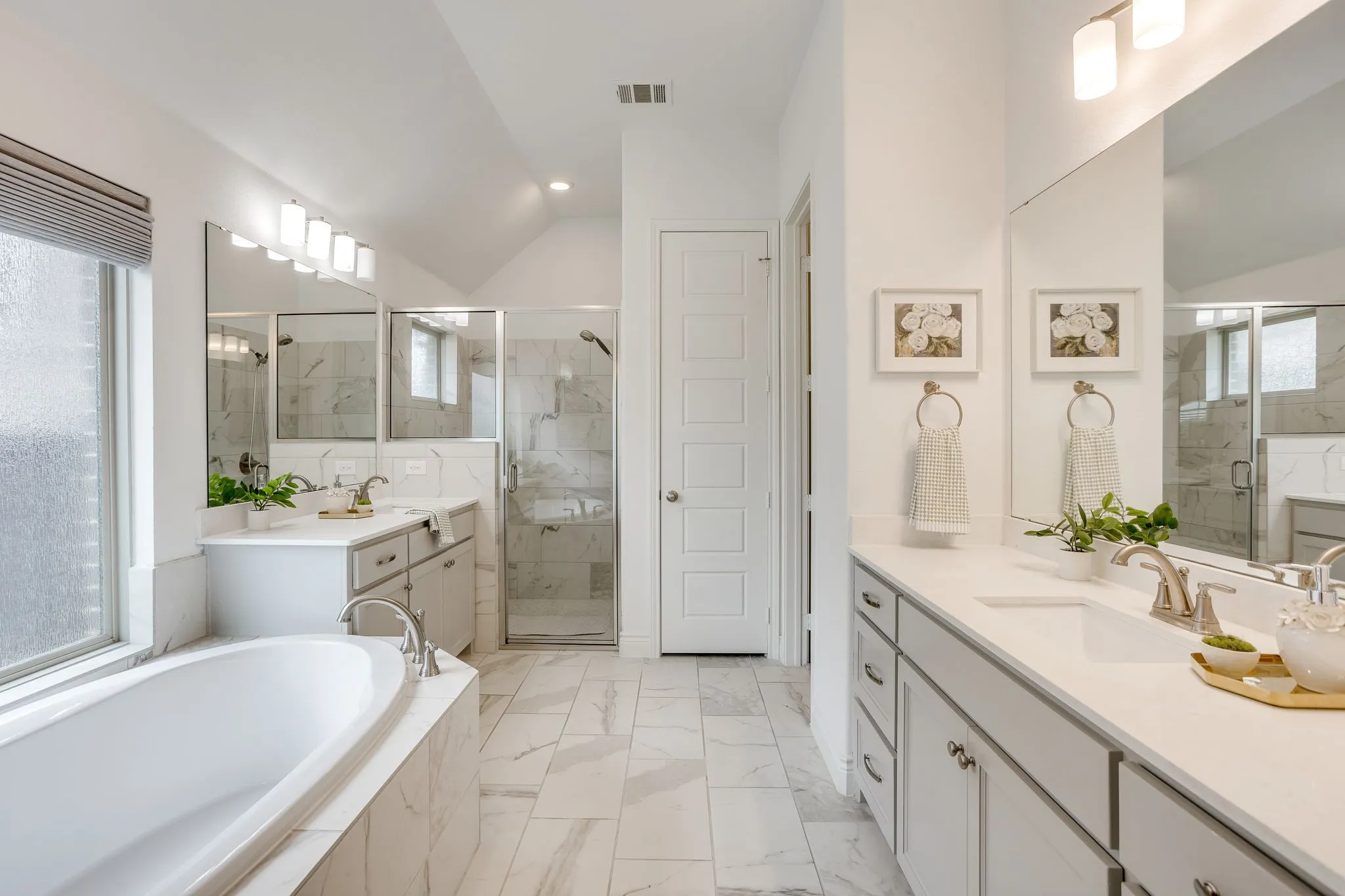 Single Family Residence For Sale in Tarrant County , 5705 Pope Creek Road, Fort Worth, Texas 76126, 4 Bedroom, 4 Bathroom, 2 Garage spaces, 2,806 Sqft, built in 2019, mls#21324310, Real Estate Agent in Fort Worth, Homes For Sale in Tarrant county, Homes For Sale in Fort Worth, Realtor in Fort Worth Texas, Real Estate Brokerage Independent Realty Texas, Luminita Cordes Realtor
