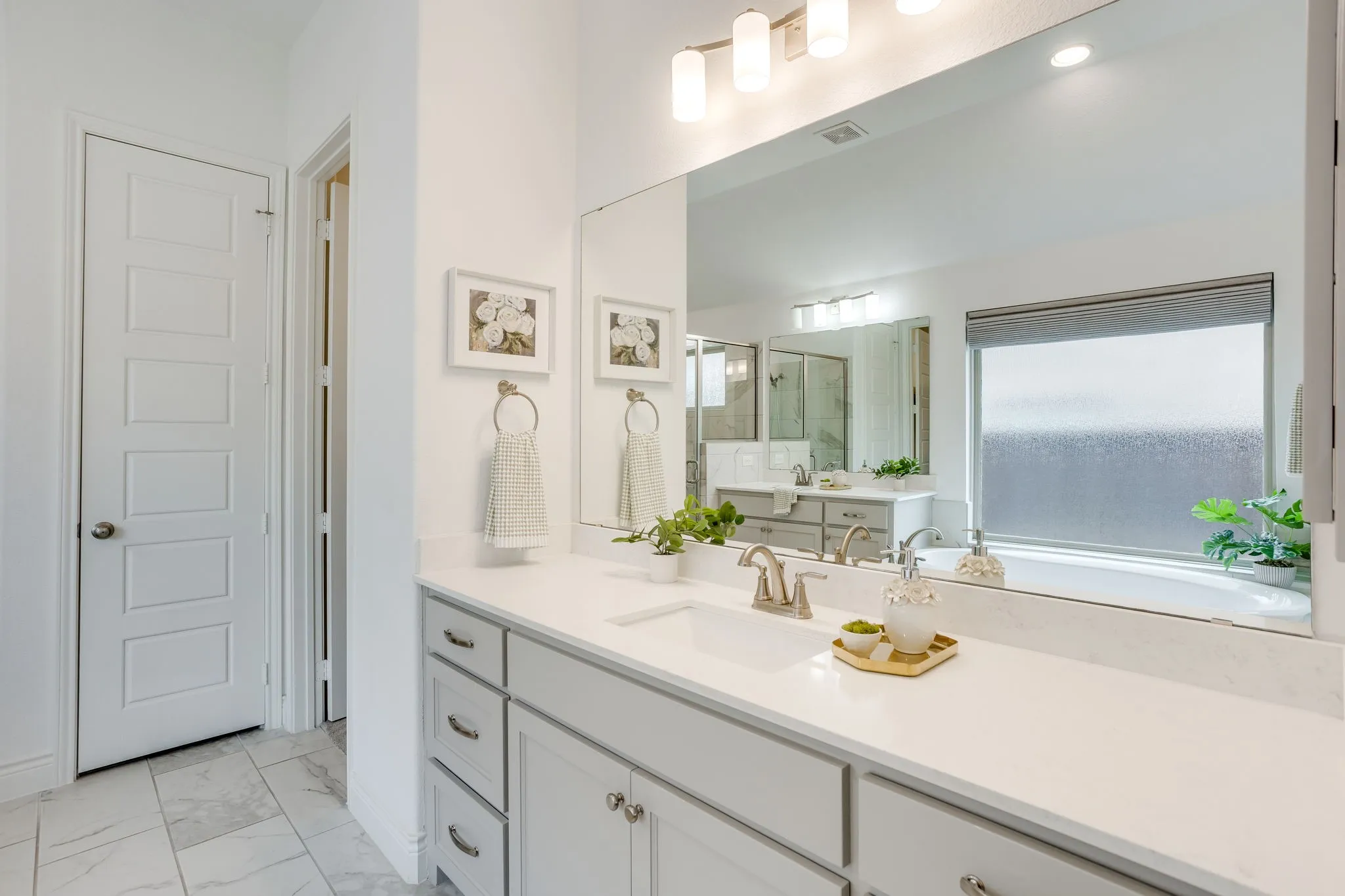 Single Family Residence For Sale in Tarrant County , 5705 Pope Creek Road, Fort Worth, Texas 76126, 4 Bedroom, 4 Bathroom, 2 Garage spaces, 2,806 Sqft, built in 2019, mls#21324310, Real Estate Agent in Fort Worth, Homes For Sale in Tarrant county, Homes For Sale in Fort Worth, Realtor in Fort Worth Texas, Real Estate Brokerage Independent Realty Texas, Luminita Cordes Realtor