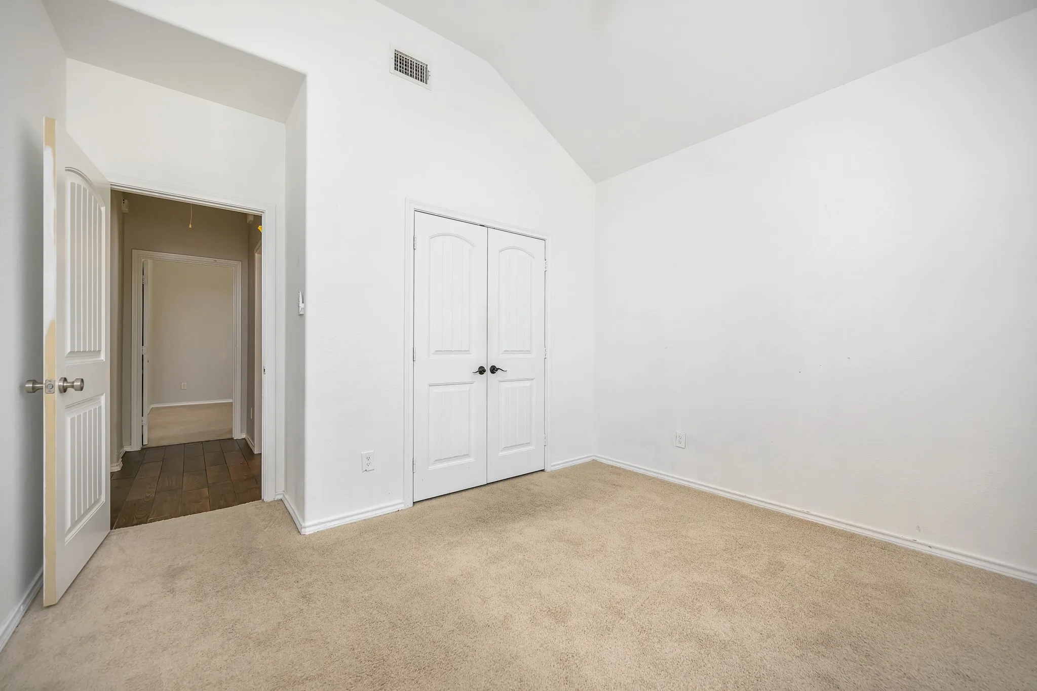 Single Family Residence For Sale in Tarrant County , 545 Wild Ivy Trail, Fort Worth, Texas 76052, 3 Bedroom, 2 Bathroom, 2 Garage spaces, 1,609 Sqft, built in 2012, mls#21329358, Real Estate Agent in Fort Worth, Homes For Sale in Tarrant county, Homes For Sale in Fort Worth, Realtor in Fort Worth Texas, Real Estate Brokerage Independent Realty Texas, Luminita Cordes Realtor