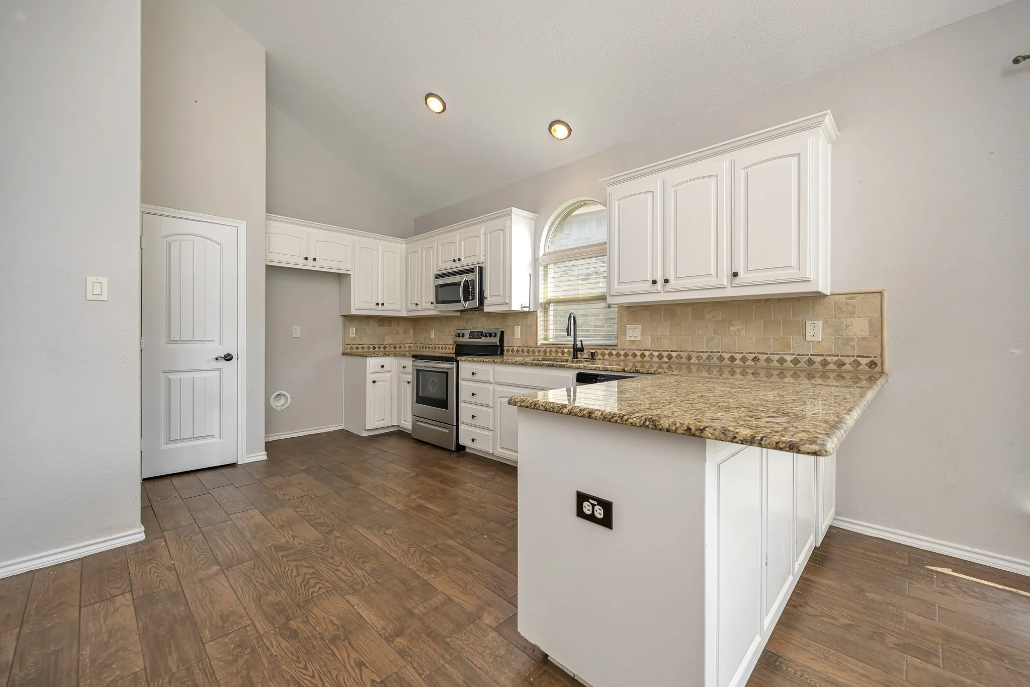 Single Family Residence For Sale in Tarrant County , 545 Wild Ivy Trail, Fort Worth, Texas 76052, 3 Bedroom, 2 Bathroom, 2 Garage spaces, 1,609 Sqft, built in 2012, mls#21329358, Real Estate Agent in Fort Worth, Homes For Sale in Tarrant county, Homes For Sale in Fort Worth, Realtor in Fort Worth Texas, Real Estate Brokerage Independent Realty Texas, Luminita Cordes Realtor