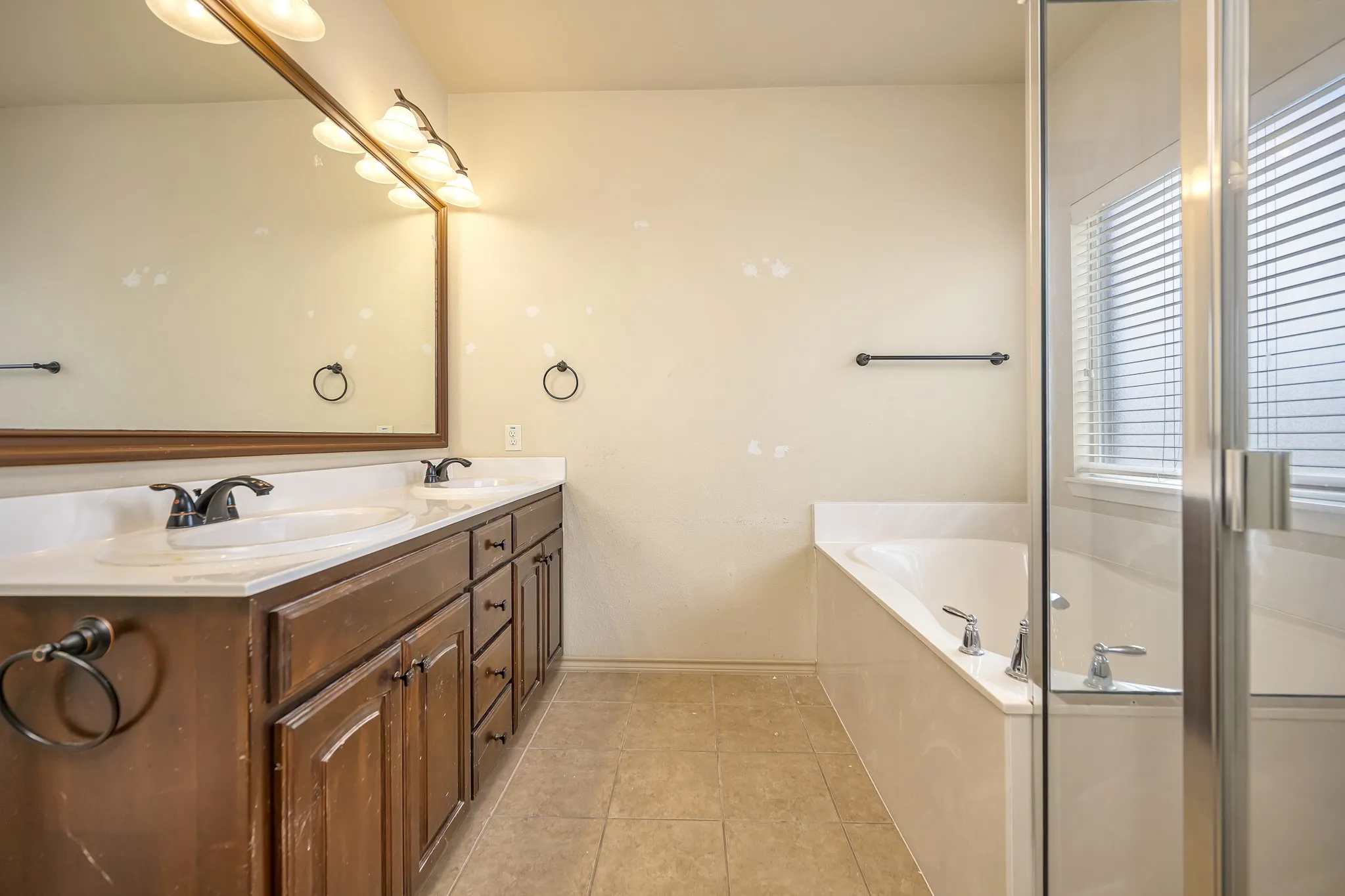 Single Family Residence For Sale in Tarrant County , 545 Wild Ivy Trail, Fort Worth, Texas 76052, 3 Bedroom, 2 Bathroom, 2 Garage spaces, 1,609 Sqft, built in 2012, mls#21329358, Real Estate Agent in Fort Worth, Homes For Sale in Tarrant county, Homes For Sale in Fort Worth, Realtor in Fort Worth Texas, Real Estate Brokerage Independent Realty Texas, Luminita Cordes Realtor