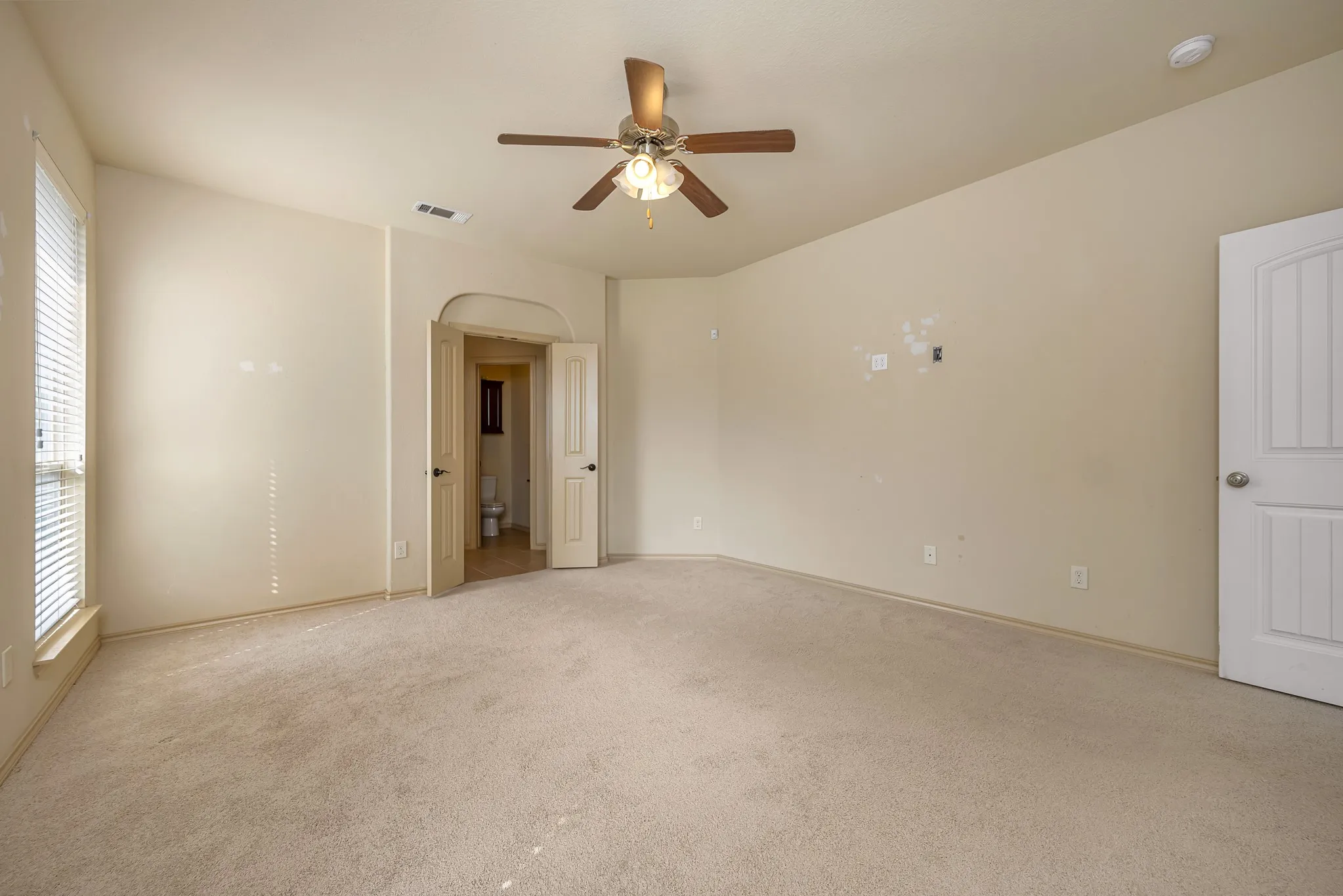 Single Family Residence For Sale in Tarrant County , 545 Wild Ivy Trail, Fort Worth, Texas 76052, 3 Bedroom, 2 Bathroom, 2 Garage spaces, 1,609 Sqft, built in 2012, mls#21329358, Real Estate Agent in Fort Worth, Homes For Sale in Tarrant county, Homes For Sale in Fort Worth, Realtor in Fort Worth Texas, Real Estate Brokerage Independent Realty Texas, Luminita Cordes Realtor