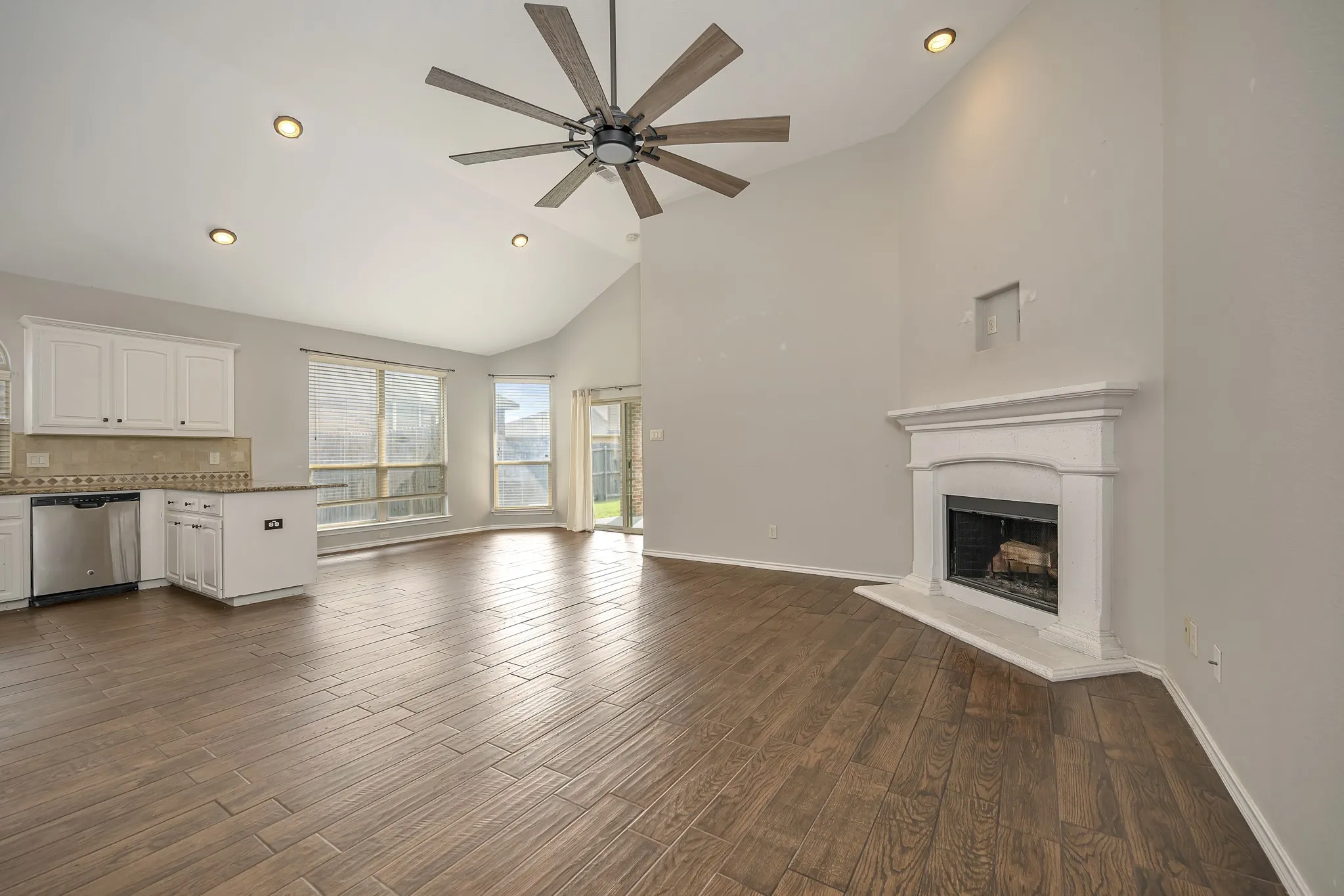 Single Family Residence For Sale in Tarrant County , 545 Wild Ivy Trail, Fort Worth, Texas 76052, 3 Bedroom, 2 Bathroom, 2 Garage spaces, 1,609 Sqft, built in 2012, mls#21329358, Real Estate Agent in Fort Worth, Homes For Sale in Tarrant county, Homes For Sale in Fort Worth, Realtor in Fort Worth Texas, Real Estate Brokerage Independent Realty Texas, Luminita Cordes Realtor
