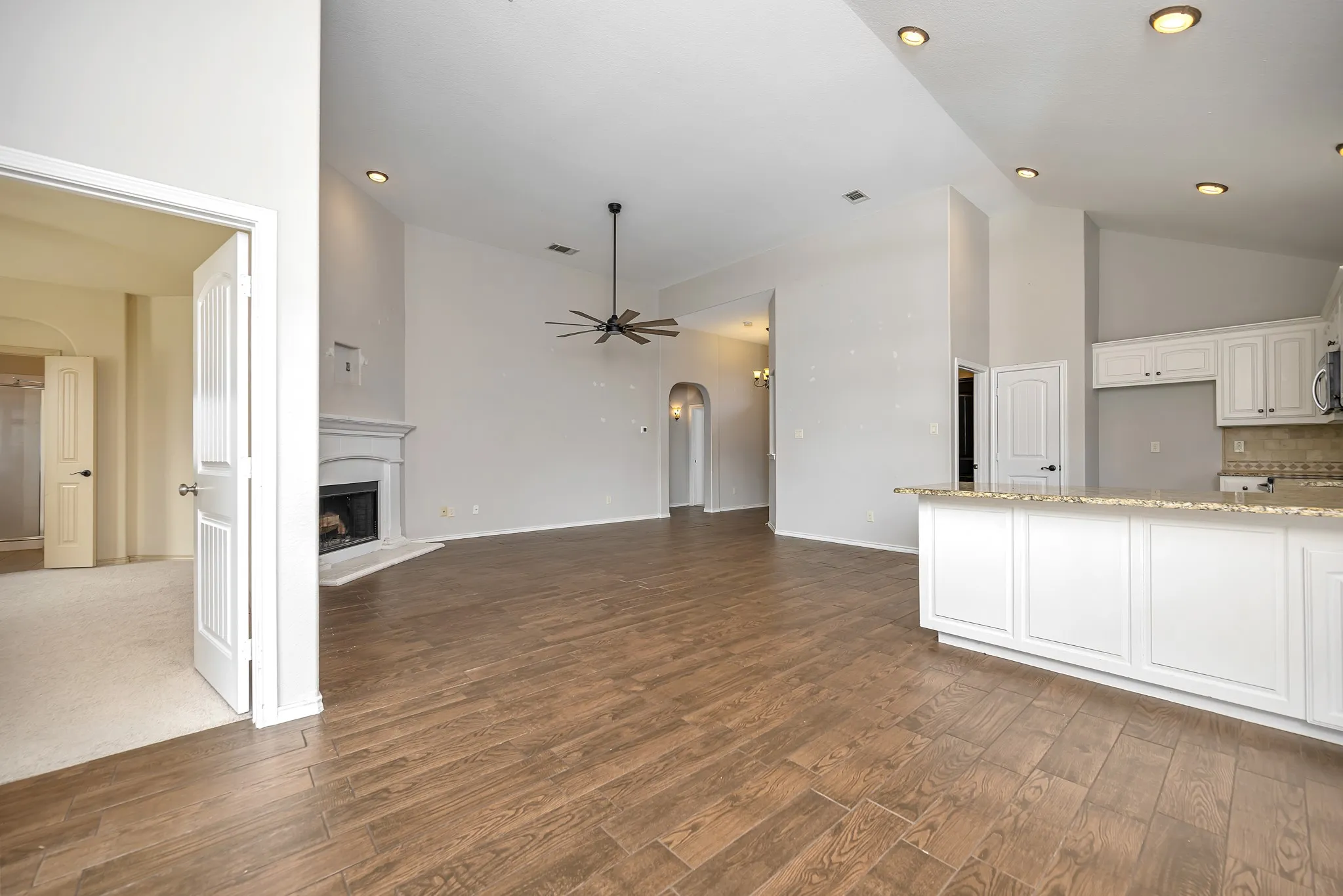 Single Family Residence For Sale in Tarrant County , 545 Wild Ivy Trail, Fort Worth, Texas 76052, 3 Bedroom, 2 Bathroom, 2 Garage spaces, 1,609 Sqft, built in 2012, mls#21329358, Real Estate Agent in Fort Worth, Homes For Sale in Tarrant county, Homes For Sale in Fort Worth, Realtor in Fort Worth Texas, Real Estate Brokerage Independent Realty Texas, Luminita Cordes Realtor