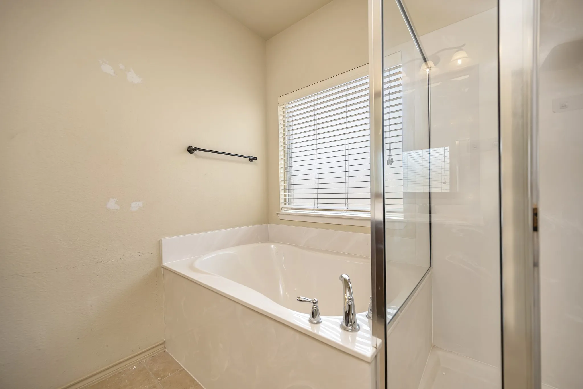 Single Family Residence For Sale in Tarrant County , 545 Wild Ivy Trail, Fort Worth, Texas 76052, 3 Bedroom, 2 Bathroom, 2 Garage spaces, 1,609 Sqft, built in 2012, mls#21329358, Real Estate Agent in Fort Worth, Homes For Sale in Tarrant county, Homes For Sale in Fort Worth, Realtor in Fort Worth Texas, Real Estate Brokerage Independent Realty Texas, Luminita Cordes Realtor