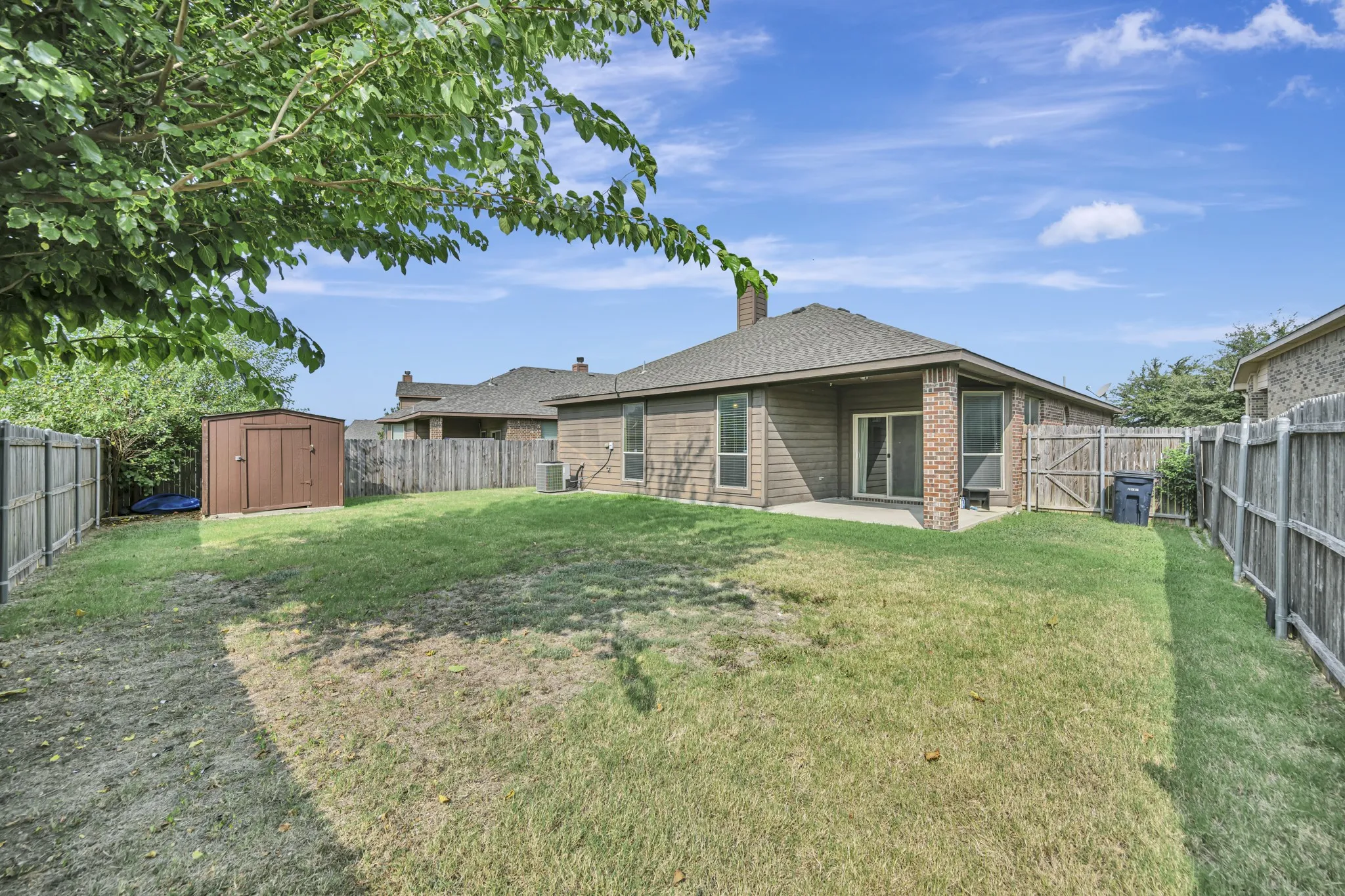 Single Family Residence For Sale in Tarrant County , 545 Wild Ivy Trail, Fort Worth, Texas 76052, 3 Bedroom, 2 Bathroom, 2 Garage spaces, 1,609 Sqft, built in 2012, mls#21329358, Real Estate Agent in Fort Worth, Homes For Sale in Tarrant county, Homes For Sale in Fort Worth, Realtor in Fort Worth Texas, Real Estate Brokerage Independent Realty Texas, Luminita Cordes Realtor