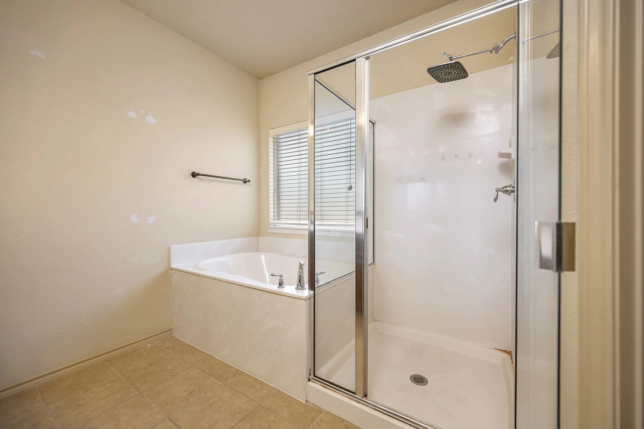 Single Family Residence For Sale in Tarrant County , 545 Wild Ivy Trail, Fort Worth, Texas 76052, 3 Bedroom, 2 Bathroom, 2 Garage spaces, 1,609 Sqft, built in 2012, mls#21329358, Real Estate Agent in Fort Worth, Homes For Sale in Tarrant county, Homes For Sale in Fort Worth, Realtor in Fort Worth Texas, Real Estate Brokerage Independent Realty Texas, Luminita Cordes Realtor