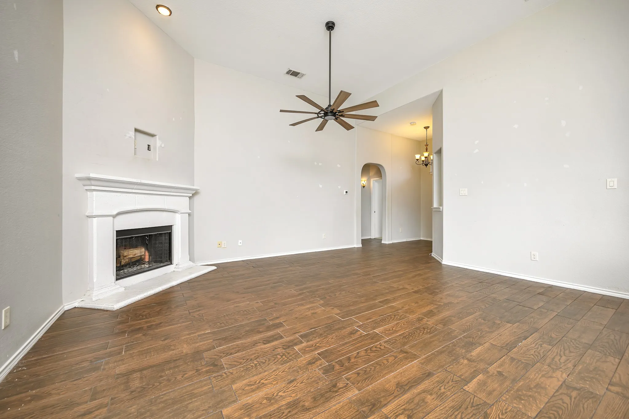 Single Family Residence For Sale in Tarrant County , 545 Wild Ivy Trail, Fort Worth, Texas 76052, 3 Bedroom, 2 Bathroom, 2 Garage spaces, 1,609 Sqft, built in 2012, mls#21329358, Real Estate Agent in Fort Worth, Homes For Sale in Tarrant county, Homes For Sale in Fort Worth, Realtor in Fort Worth Texas, Real Estate Brokerage Independent Realty Texas, Luminita Cordes Realtor