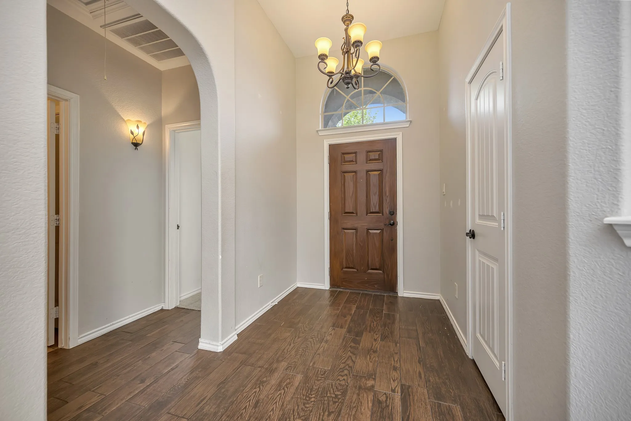 Single Family Residence For Sale in Tarrant County , 545 Wild Ivy Trail, Fort Worth, Texas 76052, 3 Bedroom, 2 Bathroom, 2 Garage spaces, 1,609 Sqft, built in 2012, mls#21329358, Real Estate Agent in Fort Worth, Homes For Sale in Tarrant county, Homes For Sale in Fort Worth, Realtor in Fort Worth Texas, Real Estate Brokerage Independent Realty Texas, Luminita Cordes Realtor
