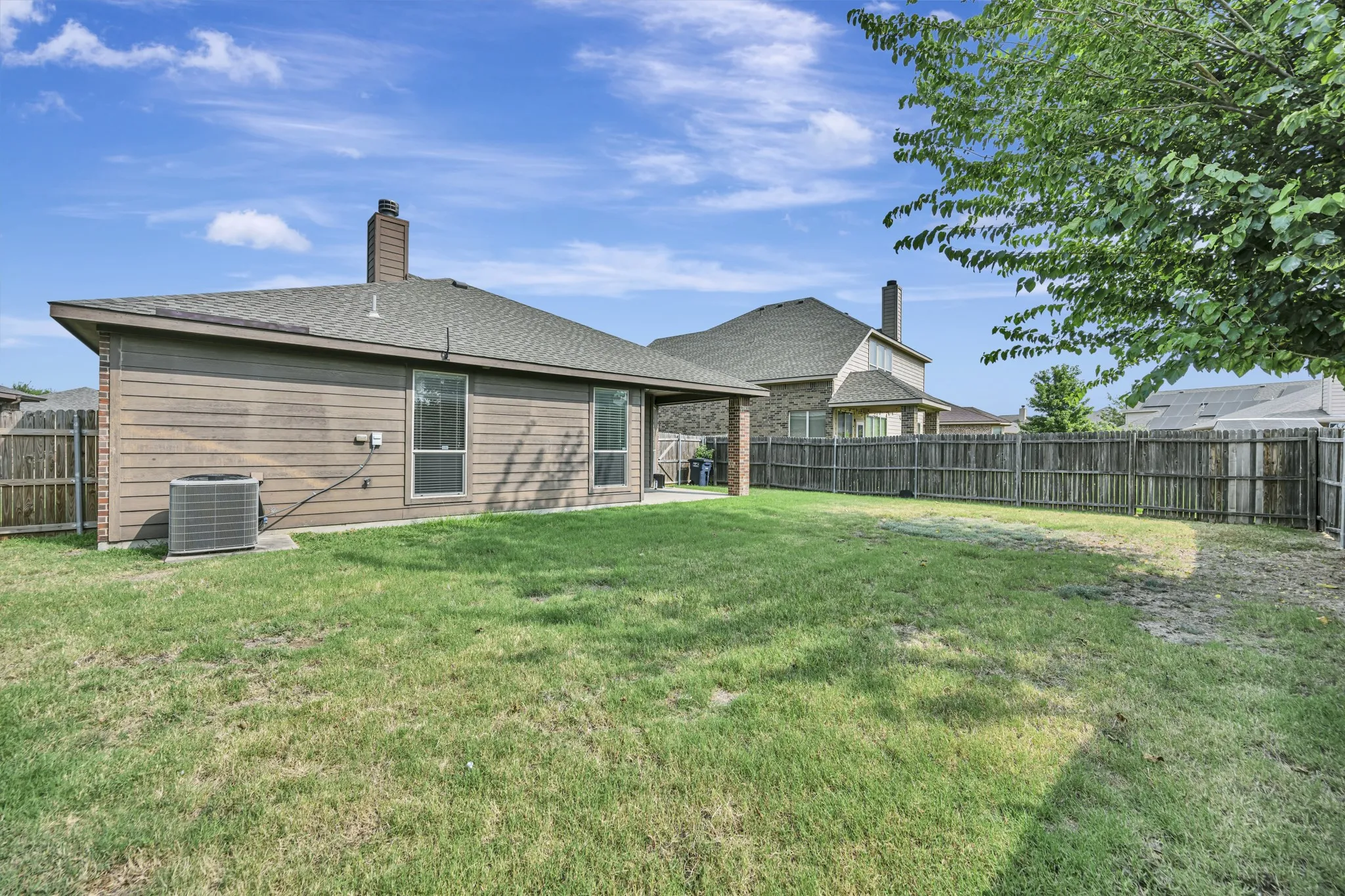 Single Family Residence For Sale in Tarrant County , 545 Wild Ivy Trail, Fort Worth, Texas 76052, 3 Bedroom, 2 Bathroom, 2 Garage spaces, 1,609 Sqft, built in 2012, mls#21329358, Real Estate Agent in Fort Worth, Homes For Sale in Tarrant county, Homes For Sale in Fort Worth, Realtor in Fort Worth Texas, Real Estate Brokerage Independent Realty Texas, Luminita Cordes Realtor