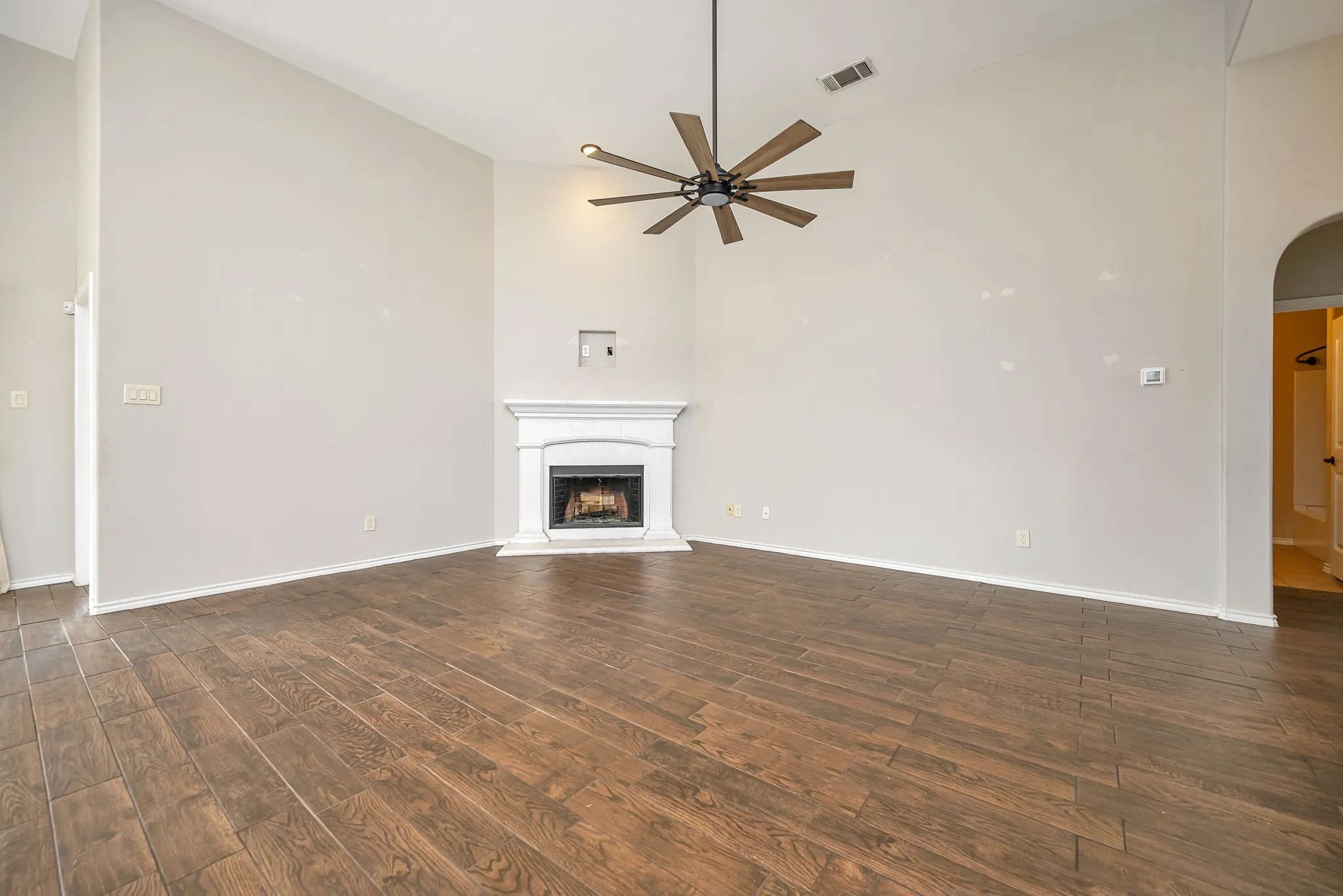 Single Family Residence For Sale in Tarrant County , 545 Wild Ivy Trail, Fort Worth, Texas 76052, 3 Bedroom, 2 Bathroom, 2 Garage spaces, 1,609 Sqft, built in 2012, mls#21329358, Real Estate Agent in Fort Worth, Homes For Sale in Tarrant county, Homes For Sale in Fort Worth, Realtor in Fort Worth Texas, Real Estate Brokerage Independent Realty Texas, Luminita Cordes Realtor
