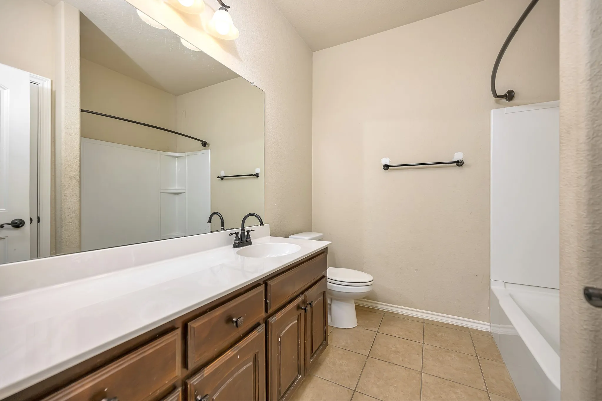 Single Family Residence For Sale in Tarrant County , 545 Wild Ivy Trail, Fort Worth, Texas 76052, 3 Bedroom, 2 Bathroom, 2 Garage spaces, 1,609 Sqft, built in 2012, mls#21329358, Real Estate Agent in Fort Worth, Homes For Sale in Tarrant county, Homes For Sale in Fort Worth, Realtor in Fort Worth Texas, Real Estate Brokerage Independent Realty Texas, Luminita Cordes Realtor