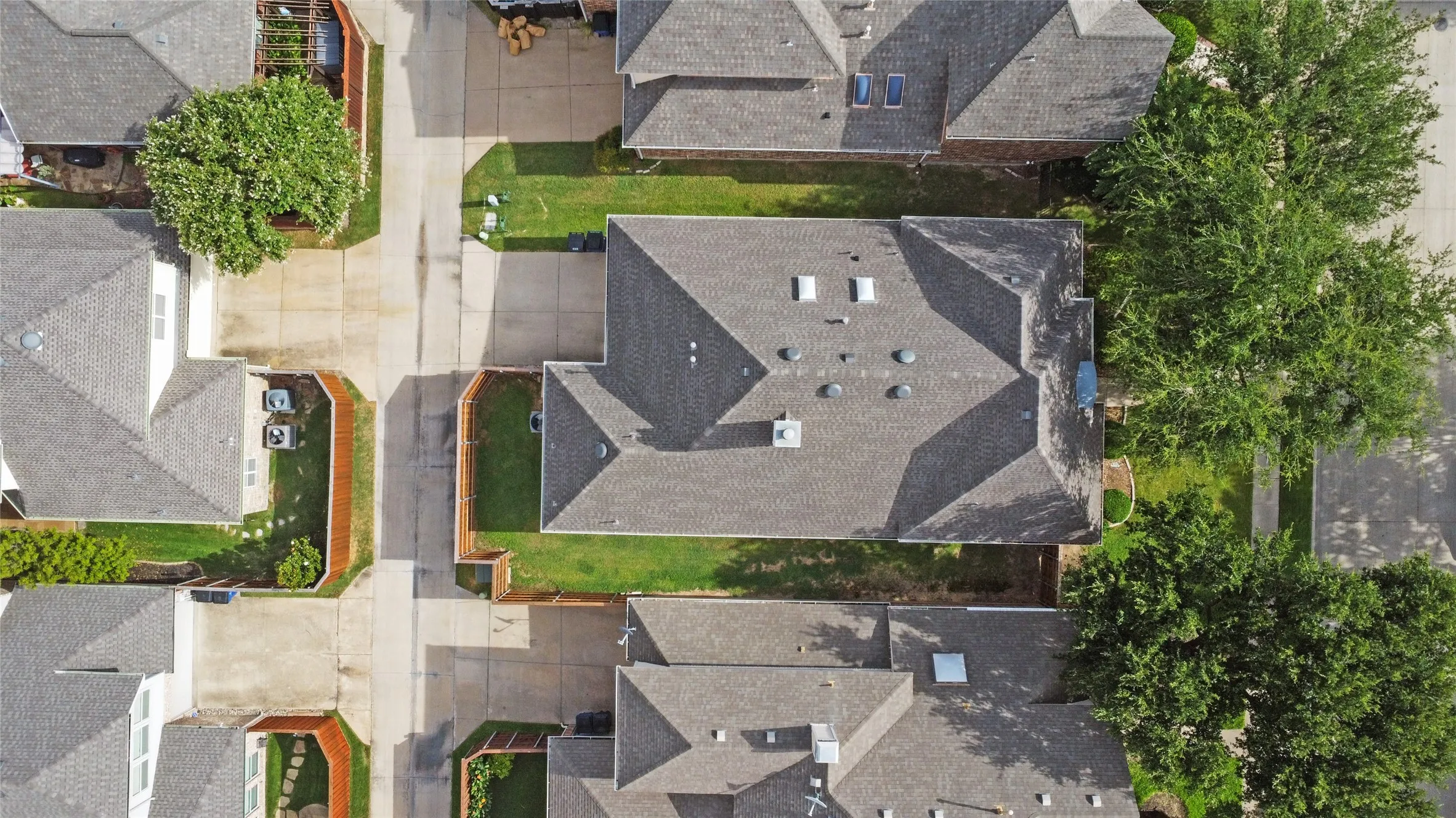 Single Family Residence For Sale in Denton County , 4671 Childress Trail, Frisco, Texas 75034, 3 Bedrooms, 3 Bathrooms, 2 Garage spaces, 2,100 Sqft, built in 2002, Price $525,000, mls#21330947, Real Estate Agent in Frisco, Homes For Sale in Denton county, Homes For Sale in Frisco, Realtor in Frisco Texas, Real Estate Brokerage Independent Realty Texas, Luminita Cordes Realtor