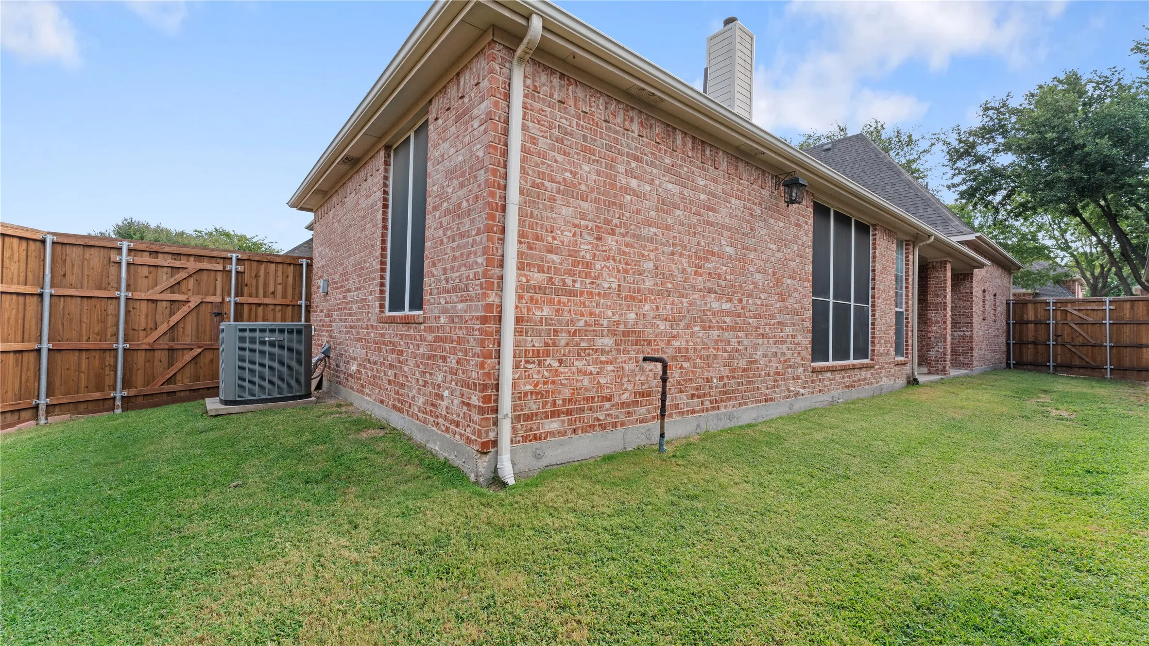 Single Family Residence For Sale in Denton County , 4671 Childress Trail, Frisco, Texas 75034, 3 Bedrooms, 3 Bathrooms, 2 Garage spaces, 2,100 Sqft, built in 2002, Price $525,000, mls#21330947, Real Estate Agent in Frisco, Homes For Sale in Denton county, Homes For Sale in Frisco, Realtor in Frisco Texas, Real Estate Brokerage Independent Realty Texas, Luminita Cordes Realtor
