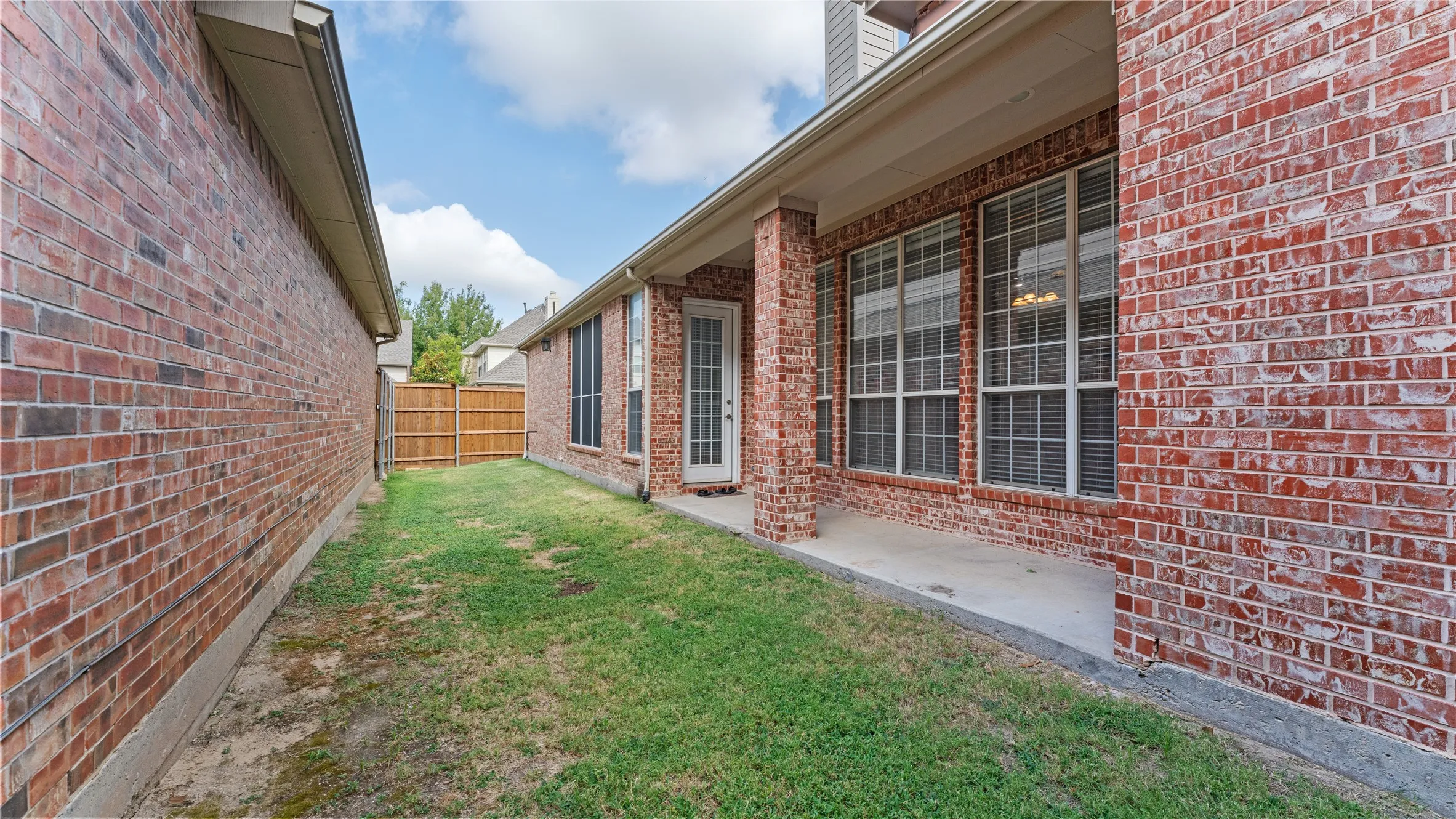 Single Family Residence For Sale in Denton County , 4671 Childress Trail, Frisco, Texas 75034, 3 Bedrooms, 3 Bathrooms, 2 Garage spaces, 2,100 Sqft, built in 2002, Price $525,000, mls#21330947, Real Estate Agent in Frisco, Homes For Sale in Denton county, Homes For Sale in Frisco, Realtor in Frisco Texas, Real Estate Brokerage Independent Realty Texas, Luminita Cordes Realtor