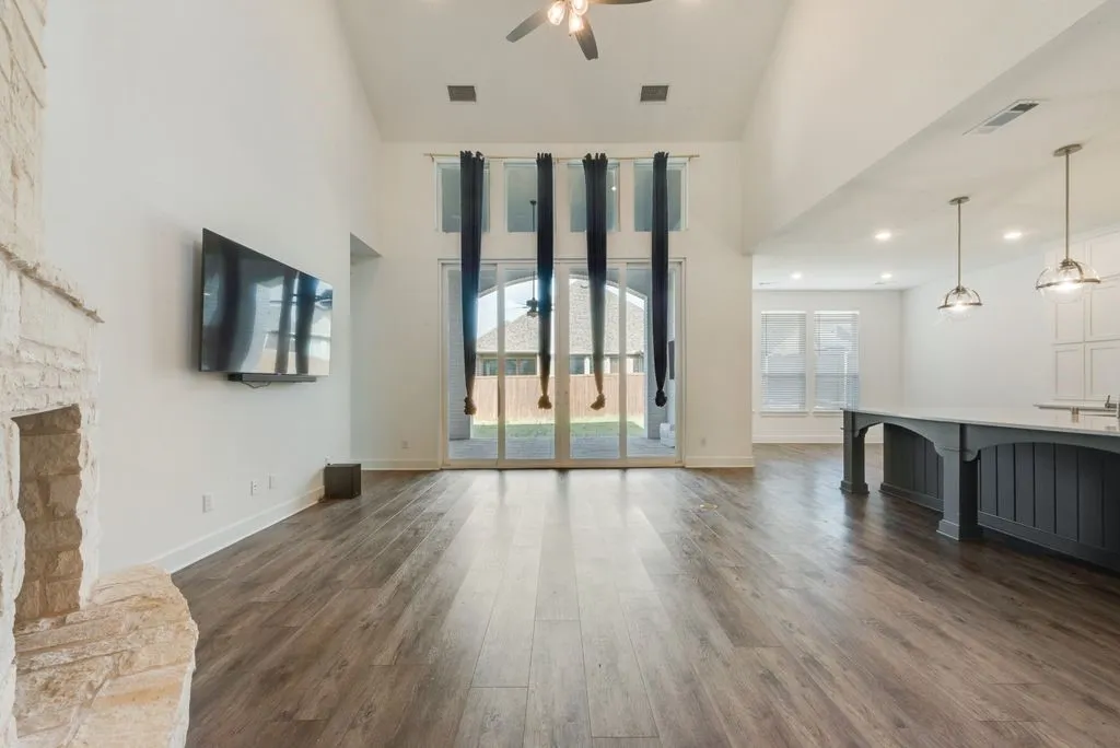 Single Family Residence For Sale in Denton County , 4600 Paintbrush Way, Aubrey, Texas 76227, 5 Bedroom, 5 Bathroom, 3 Garage spaces, 3,926 Sqft, built in 2021, mls#21330411, Real Estate Agent in Aubrey, Homes For Sale in Denton county, Homes For Sale in Aubrey, Realtor in Aubrey Texas, Real Estate Brokerage Independent Realty Texas, Luminita Cordes Realtor